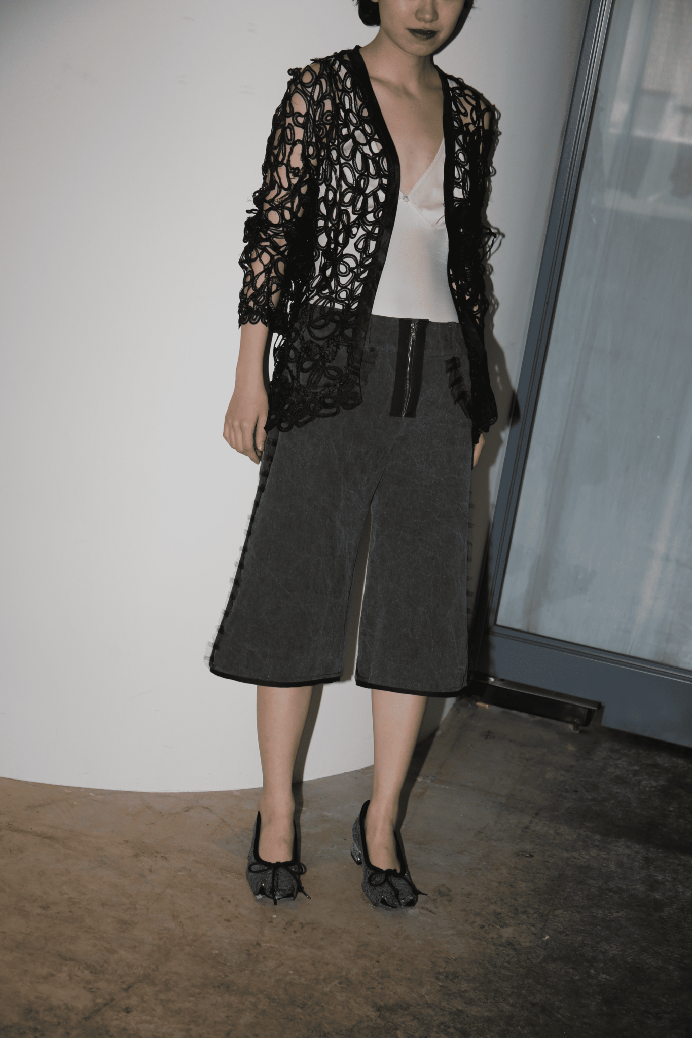 1870 ANTIQUES / BROKEN LACE CARDIGAN