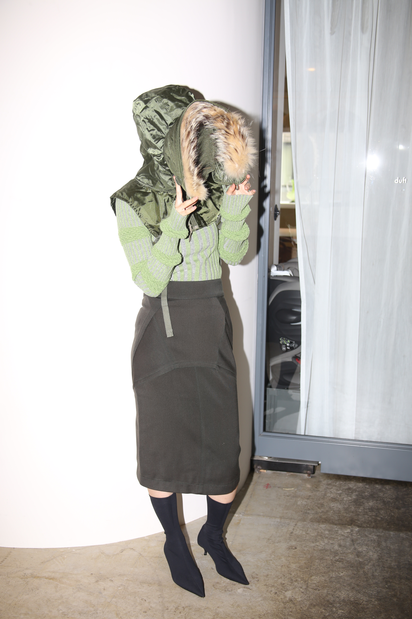 1980 ALAIA / DRAPING WOOL JERSEY PENCIL SKIRT WITH BUCK PLEATS