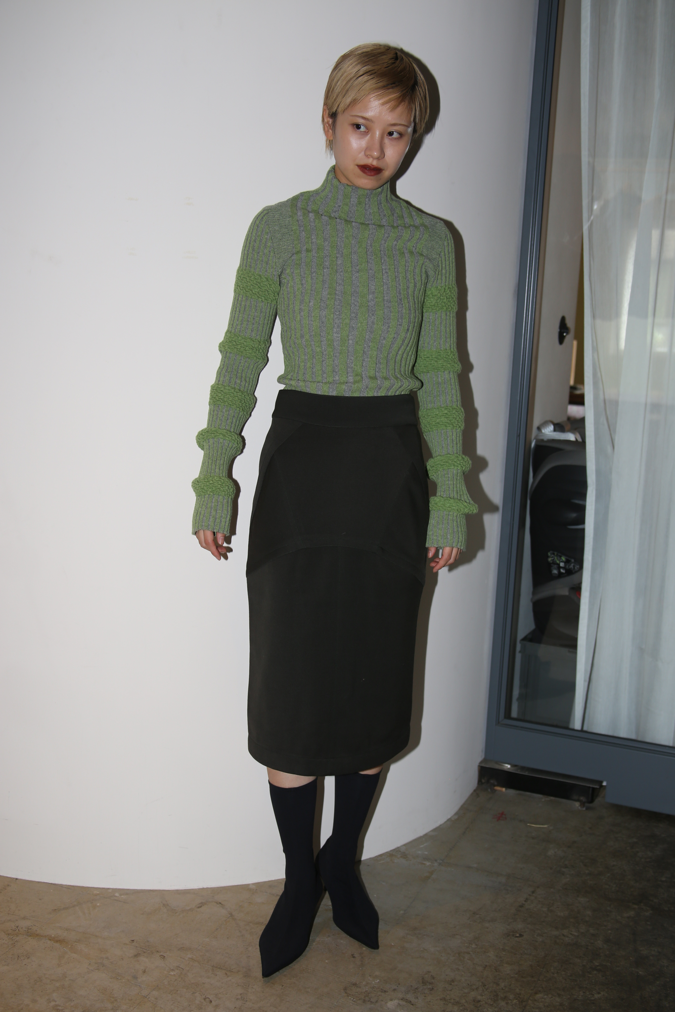 1980 ALAIA / DRAPING WOOL JERSEY PENCIL SKIRT WITH BUCK PLEATS