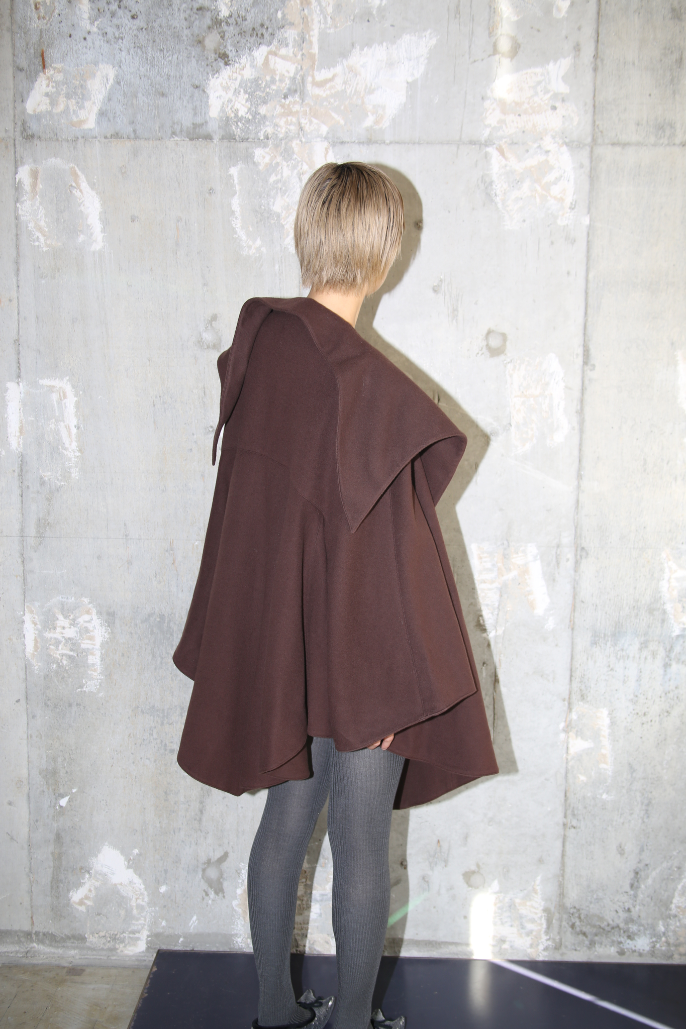 1980 CLAUDE MONTANA / SCULPTURE WOOL COAT IN BROWN