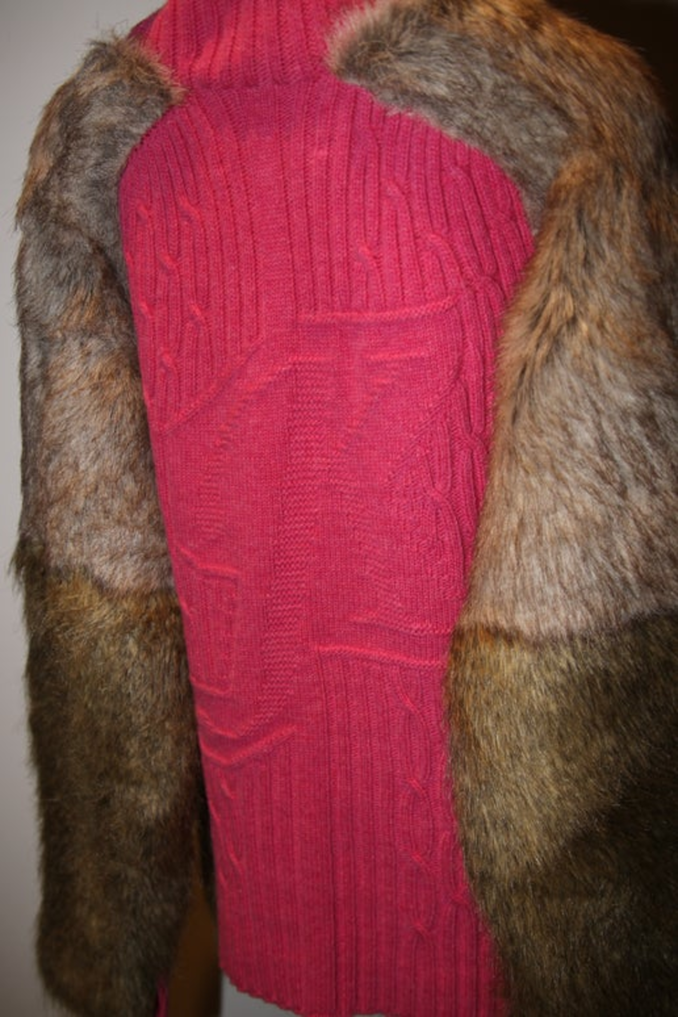 JULIE KEGELS / FUR BIMATIERE JUMPER IN PINK