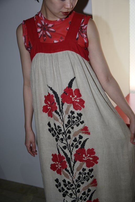 1950 VINTAGE / RUSSIAN HAND EMBROIDERY LINEN DRESS