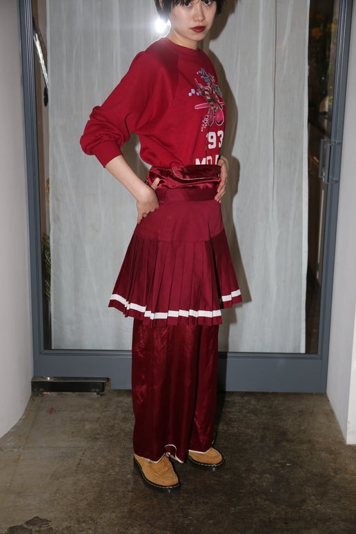 1970 VINTAGE / PLEATED UNIFORM MINI SKIRT IN BURGUNDY