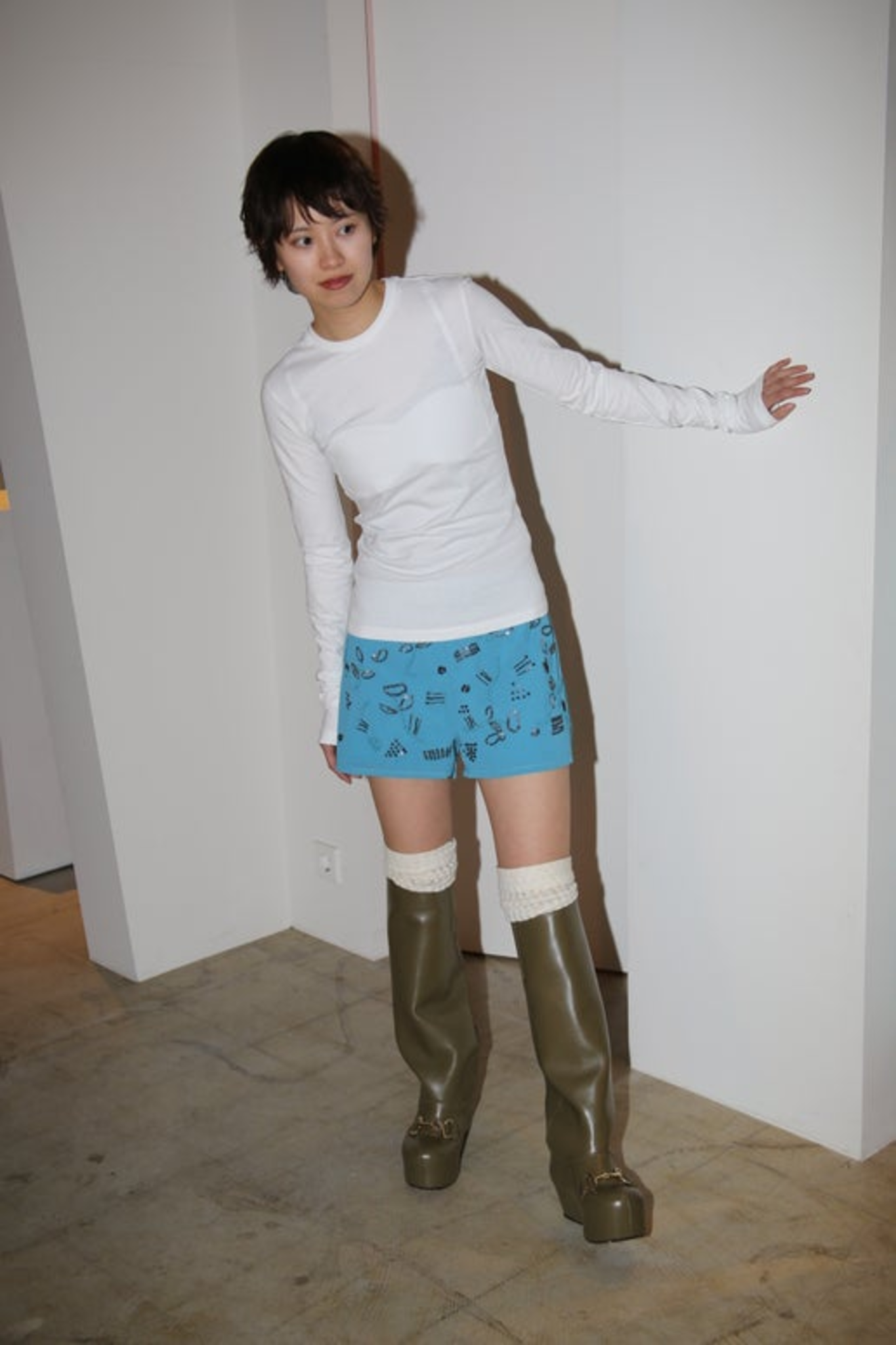 2000 VINTAGE / CREPE SHORTS WITH BEADS EMBROIDERY