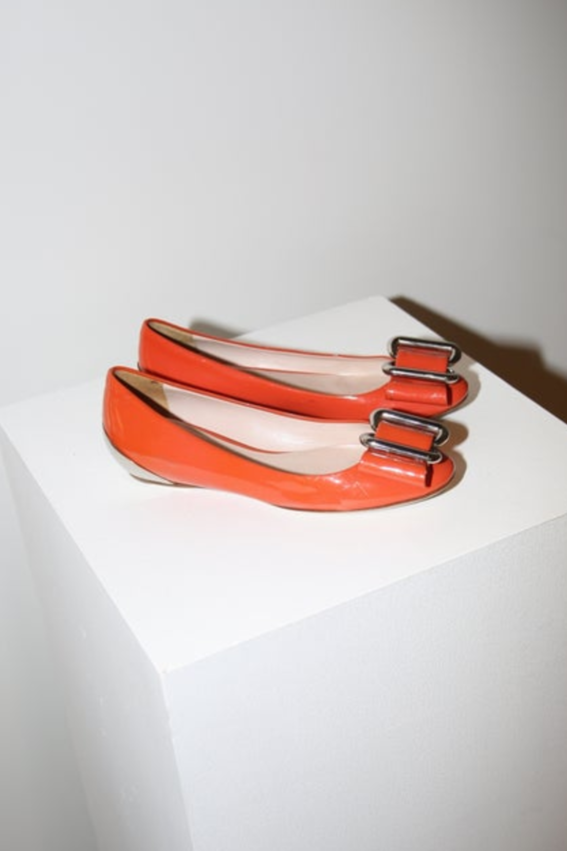MIU MIU / PATENT FLAT SHOES IN ORANGE
