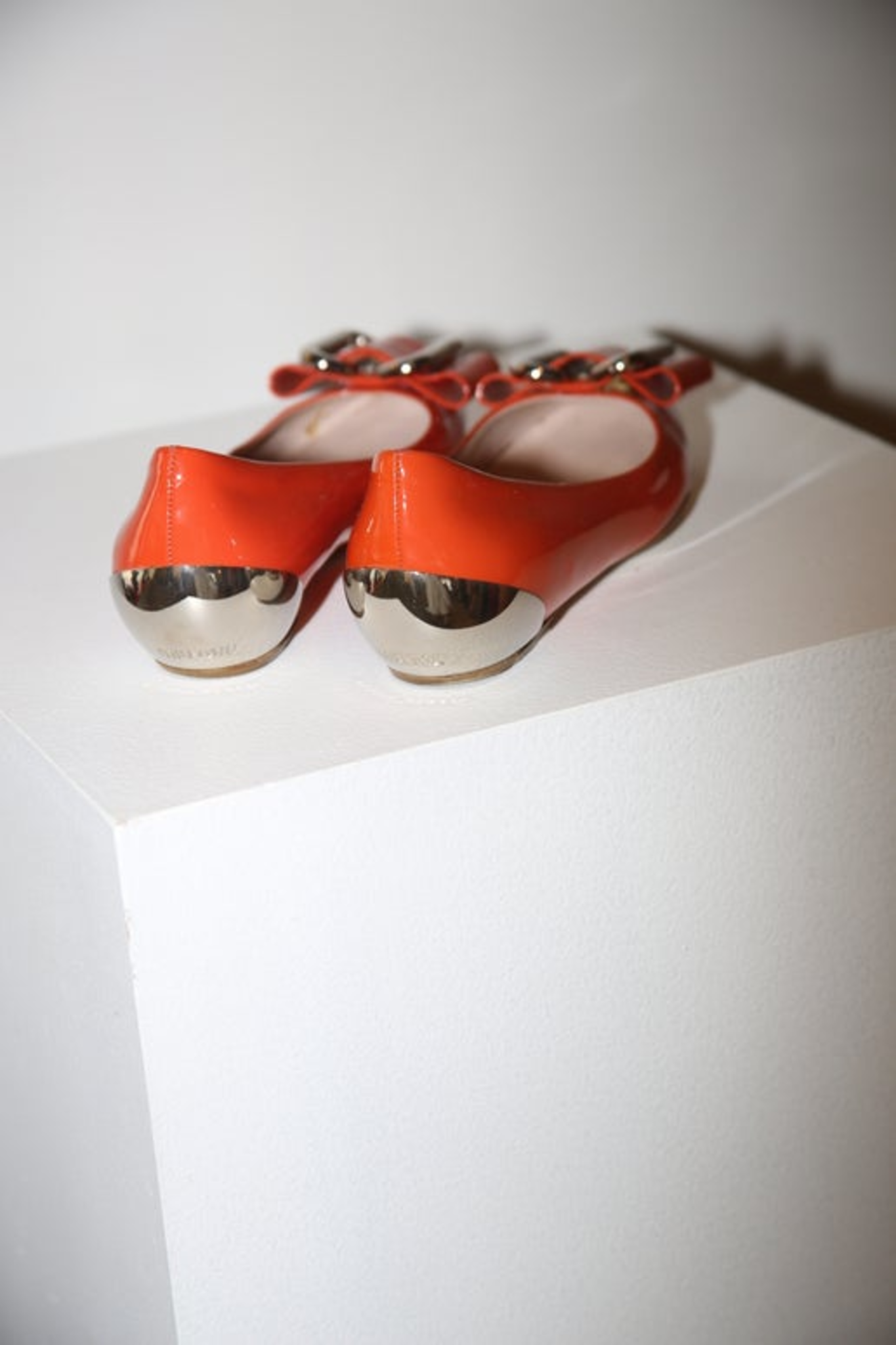 MIU MIU / PATENT FLAT SHOES IN ORANGE