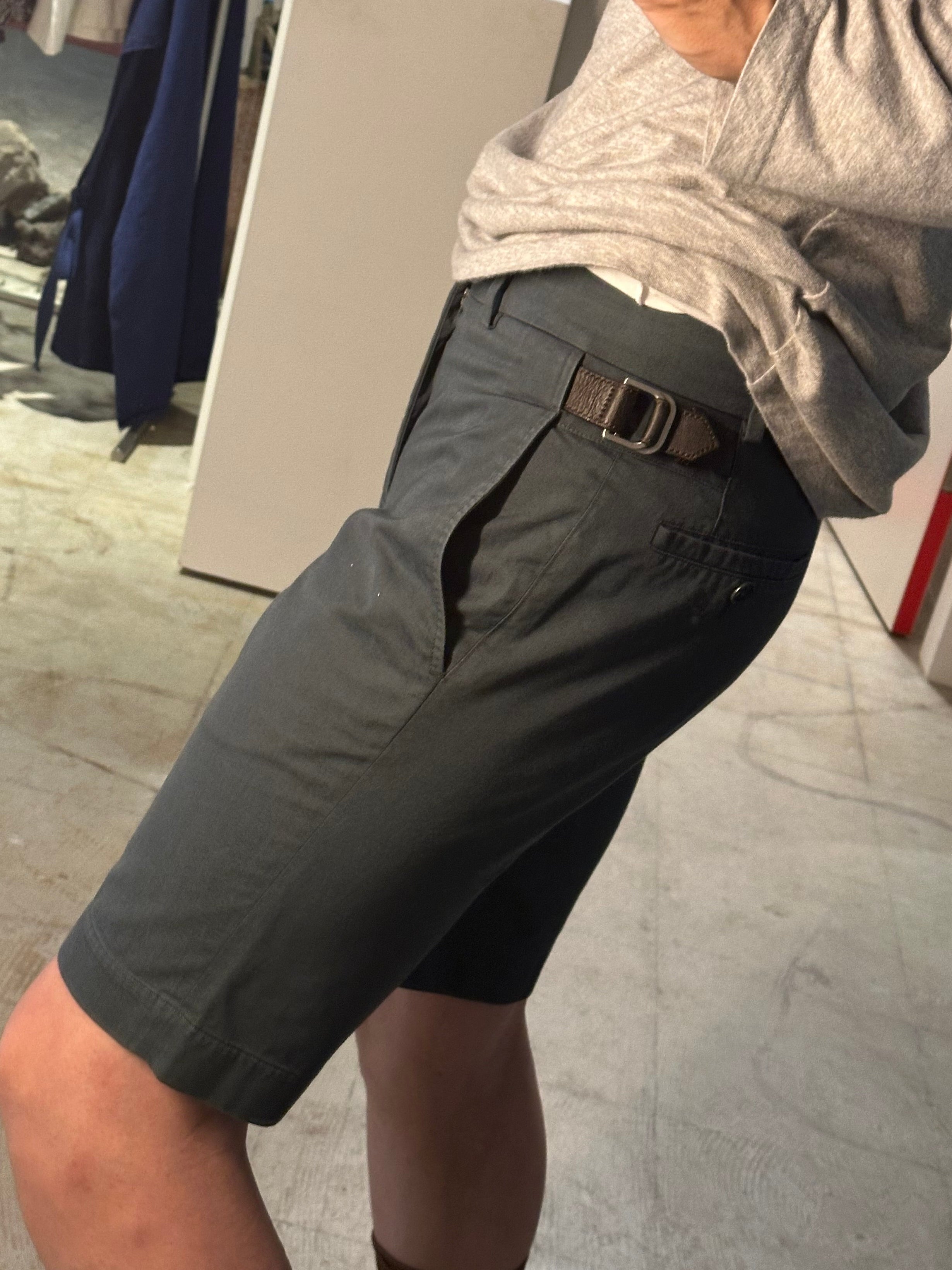 2010 HERMES / GREEN COTTON SHORTS WITH LEATHER BELT ADJUSTER