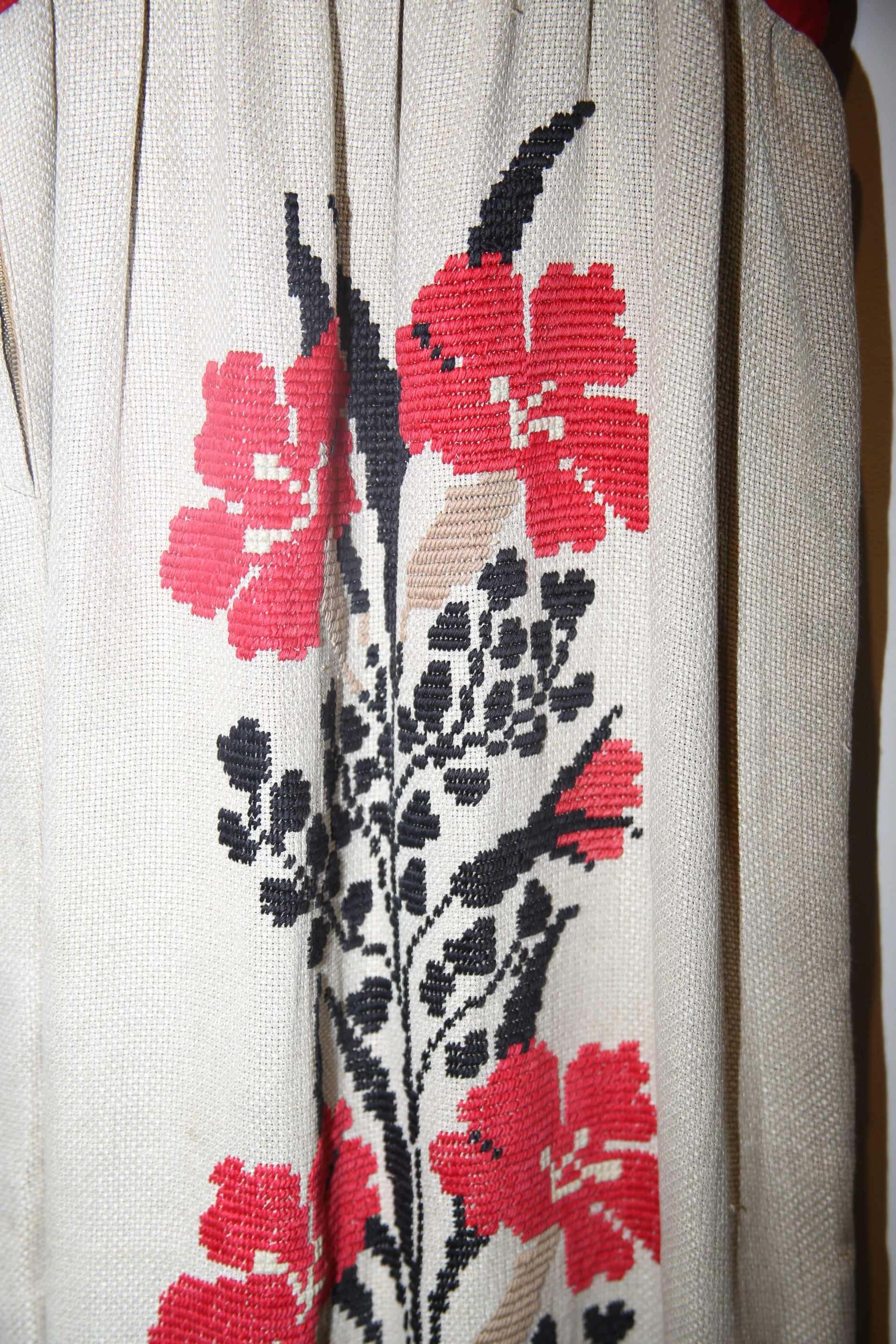 1950 VINTAGE / RUSSIAN HAND EMBROIDERY LINEN DRESS