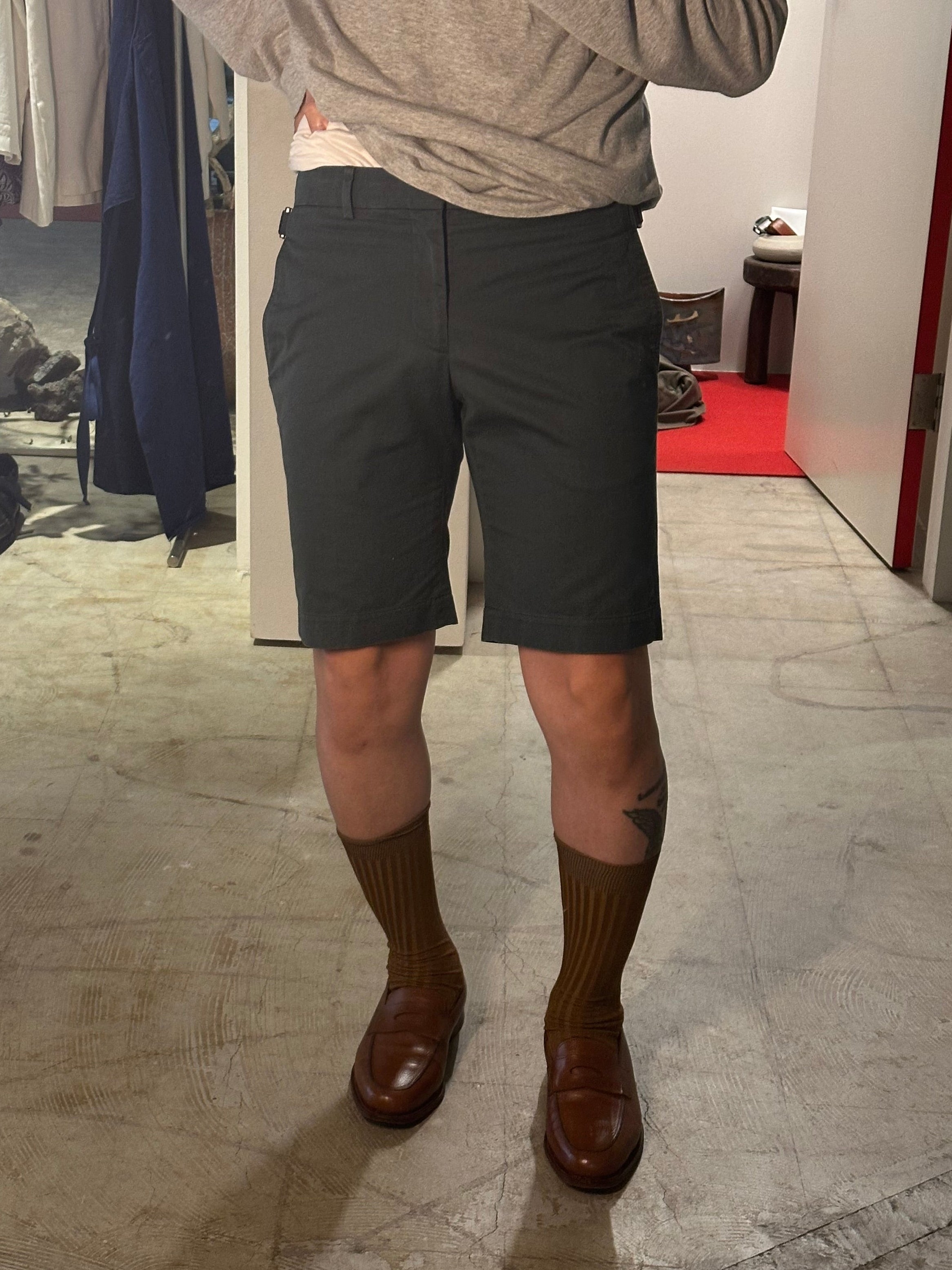 2010 HERMES / GREEN COTTON SHORTS WITH LEATHER BELT ADJUSTER