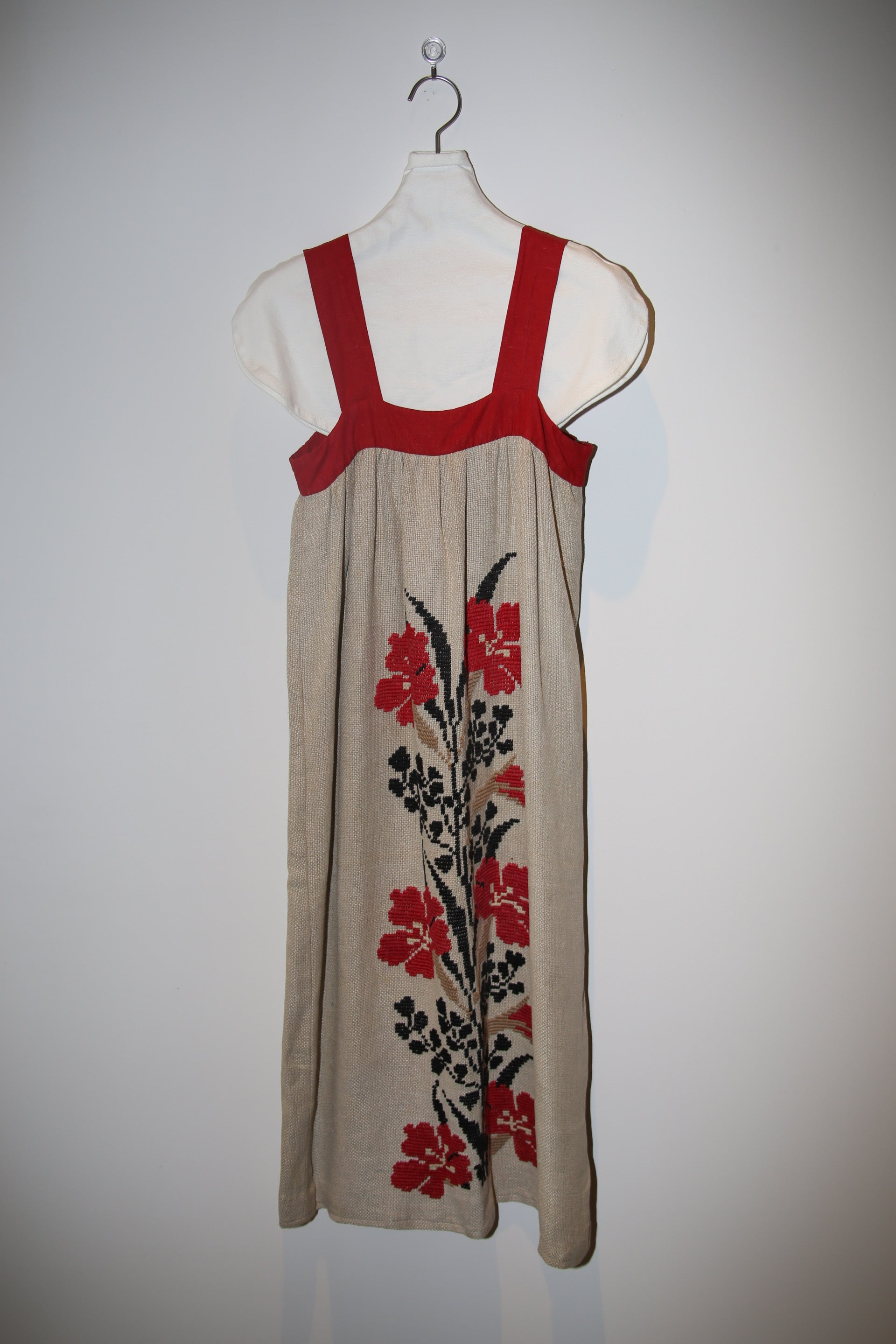 1950 VINTAGE / RUSSIAN HAND EMBROIDERY LINEN DRESS
