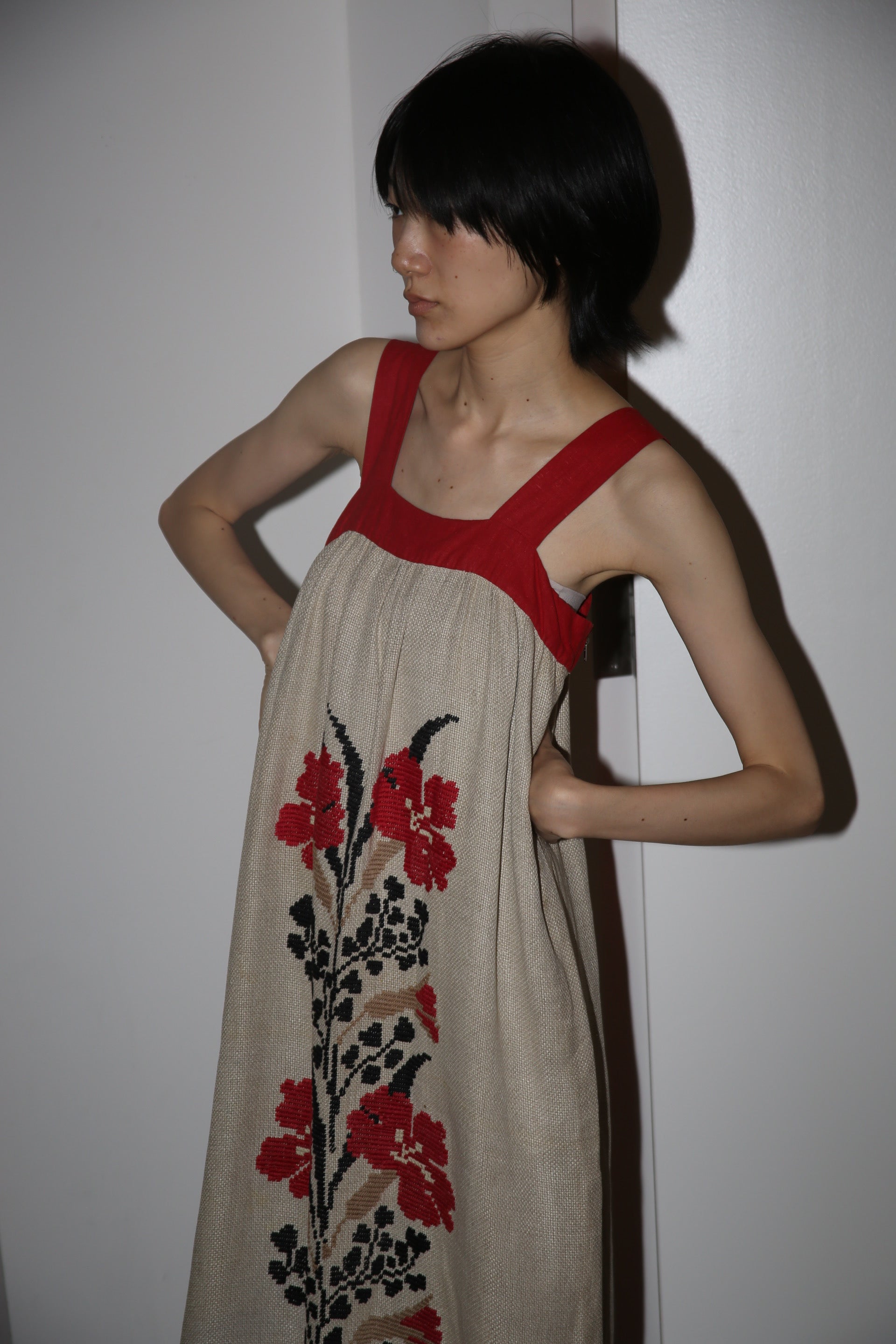 1950 VINTAGE / RUSSIAN HAND EMBROIDERY LINEN DRESS
