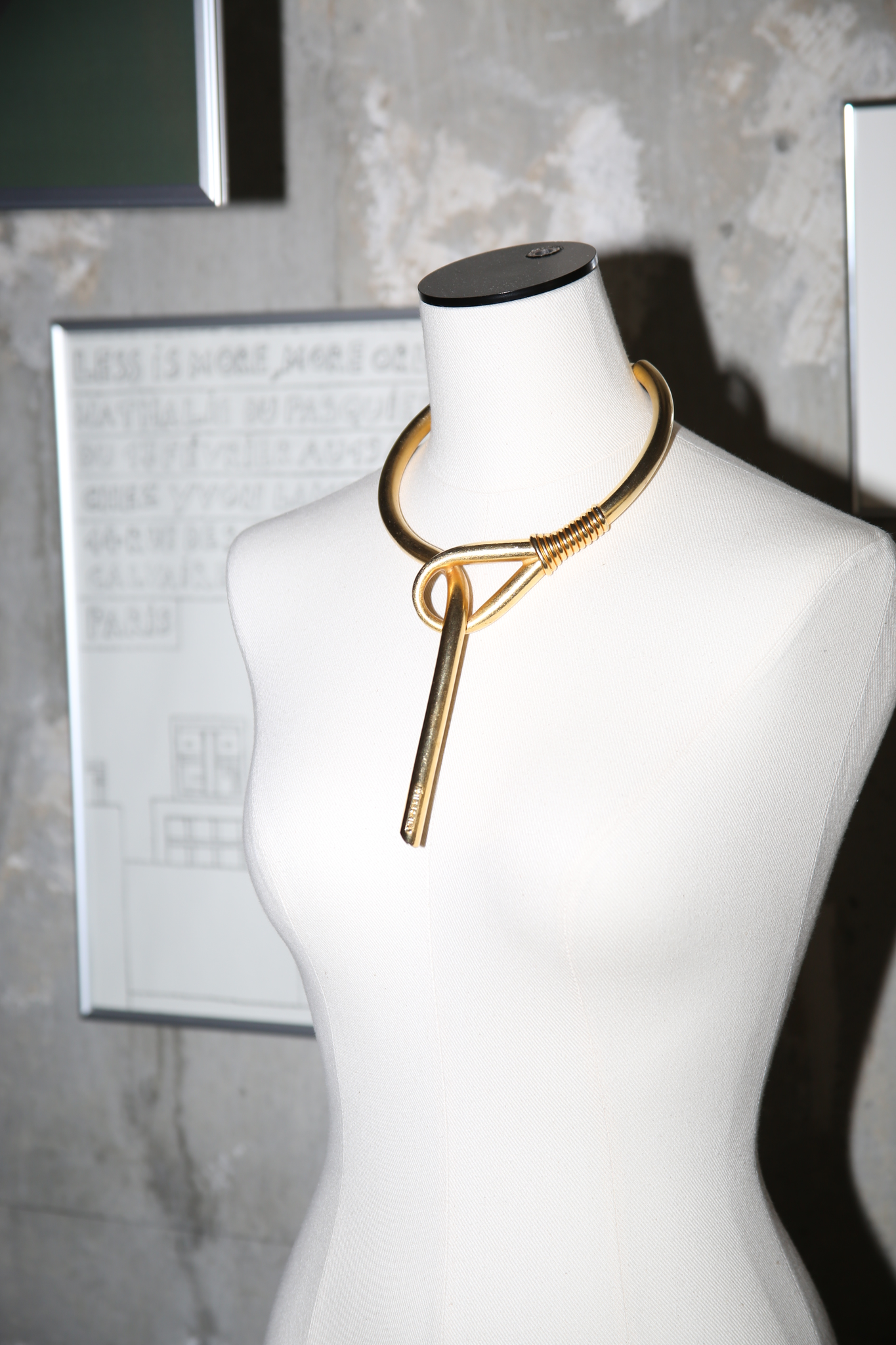 1980 ANNE MARIE BERETTA / POST MODERN CHOKER IN GOLD