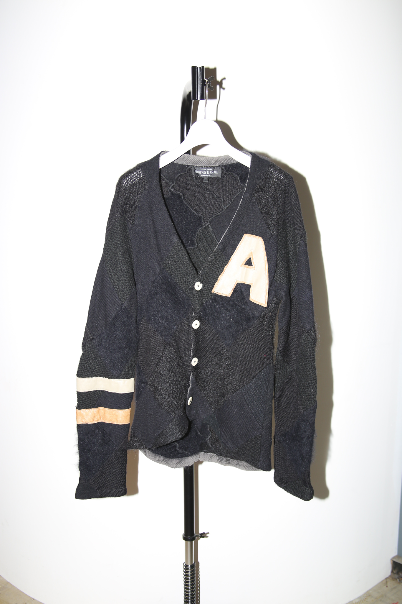 1990 GEOFFREY B SMALL / PATCHWORK WOOL CARDIGAN WITH LEATHER LETARD PATCH