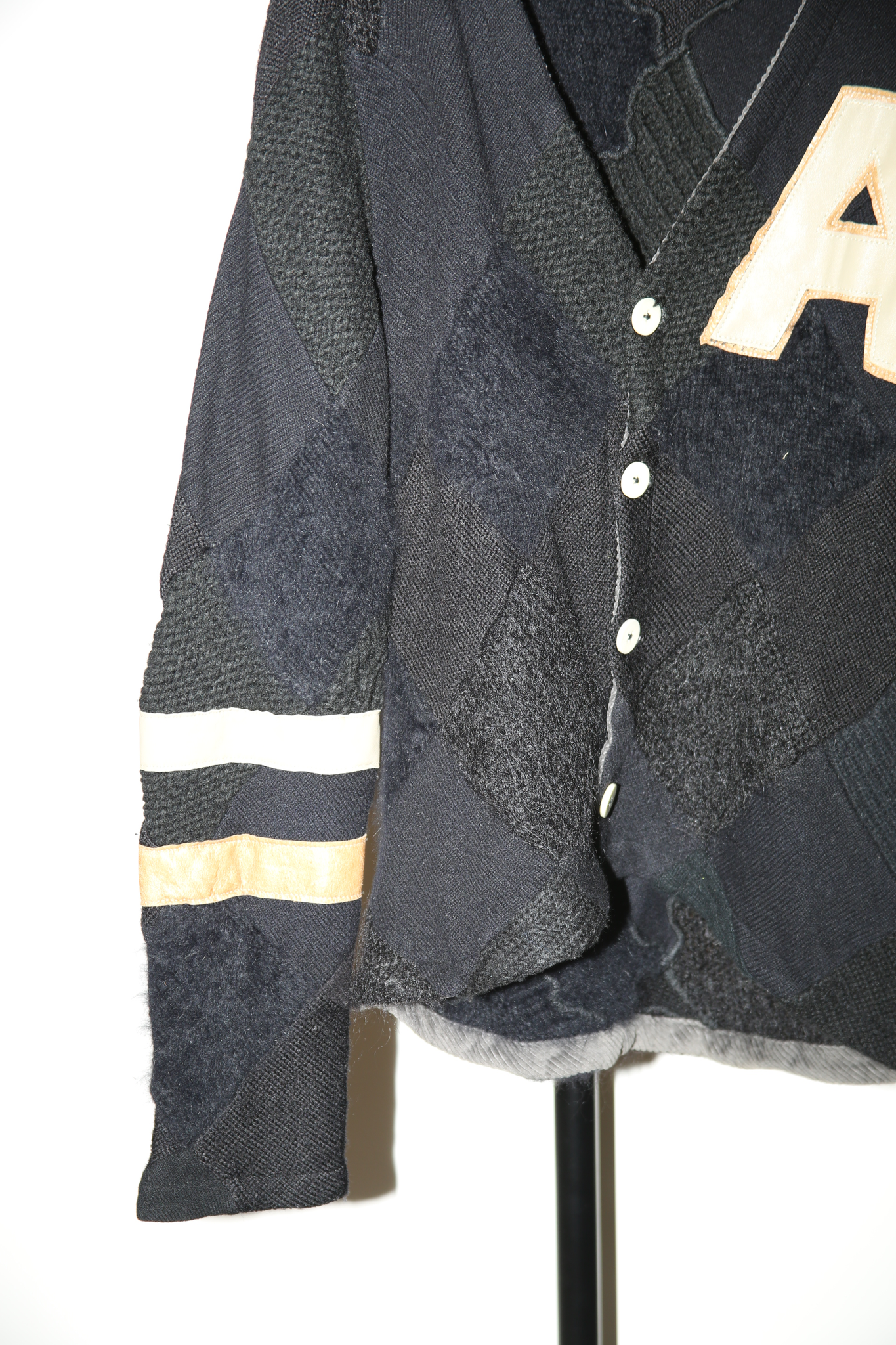 1990 GEOFFREY B SMALL / PATCHWORK WOOL CARDIGAN WITH LEATHER LETARD PATCH
