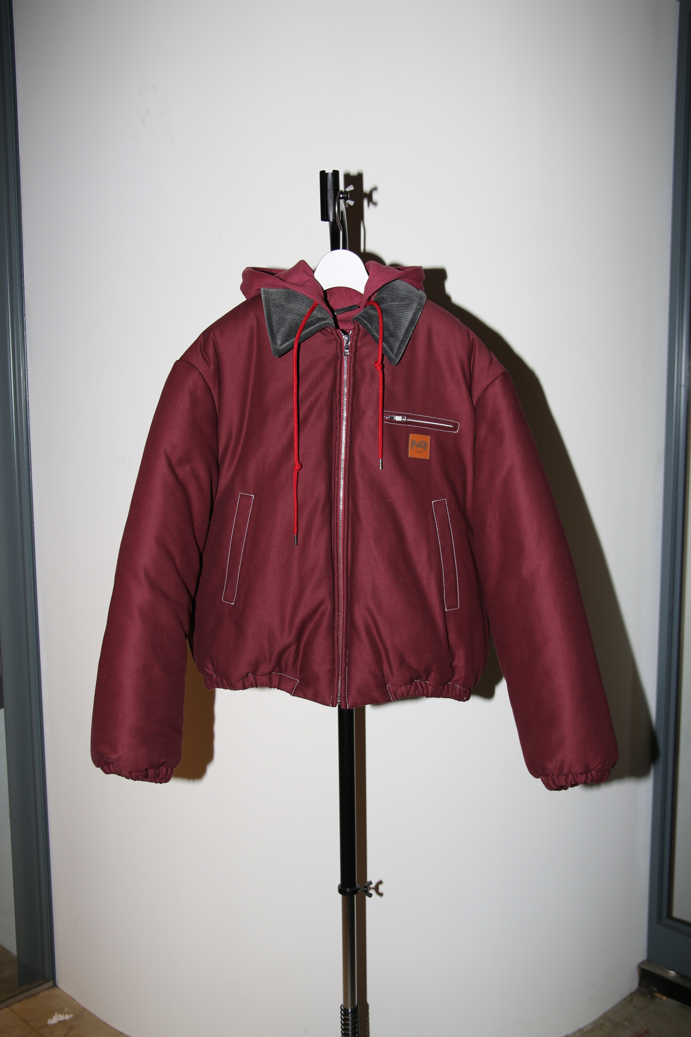 MERYLL ROGGE / PADDED BOMBER JACKET IN BURGUNDY