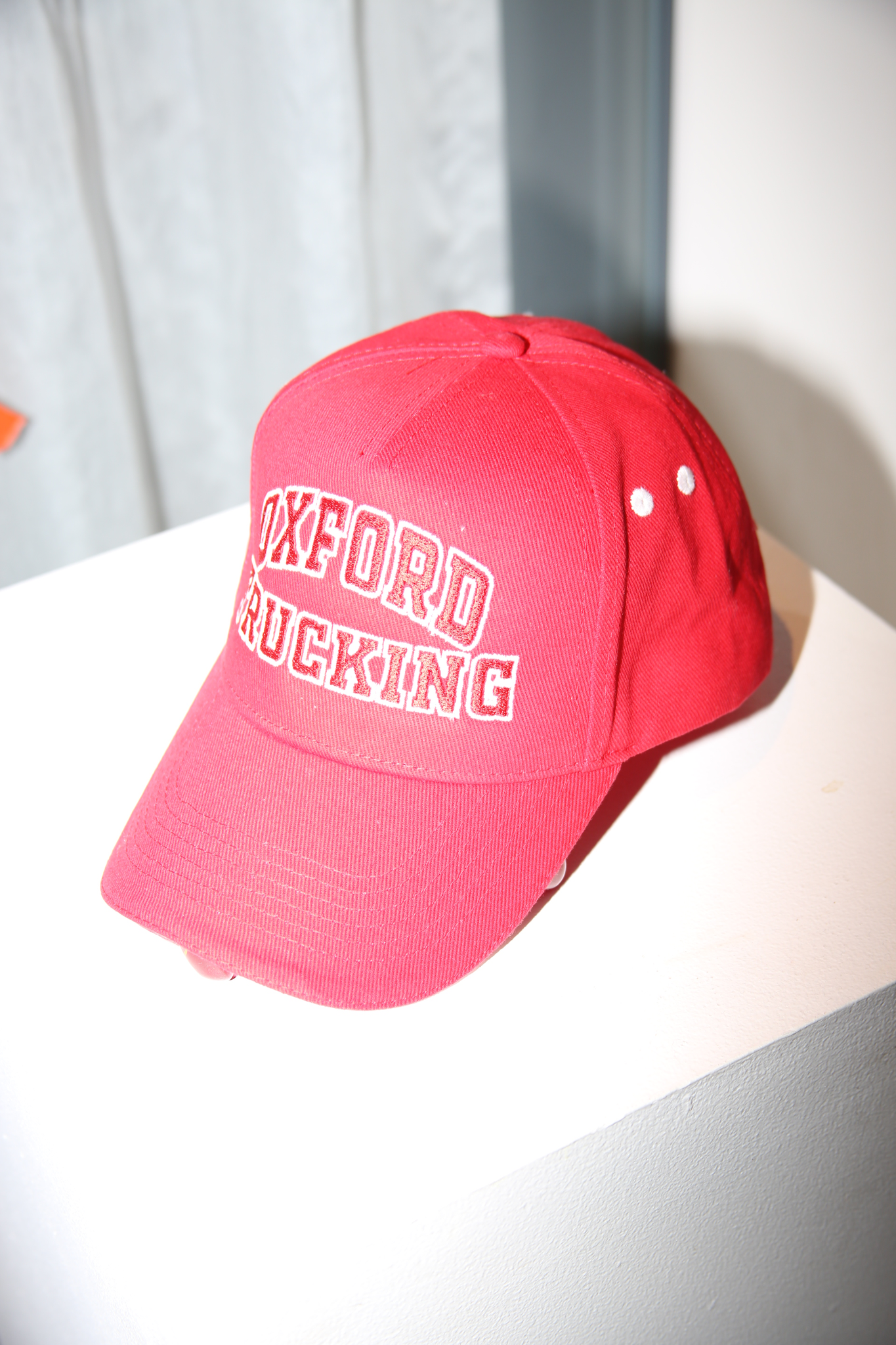 ELLA DOUGLAS / Oxford Trucking Bead Hat IN RED