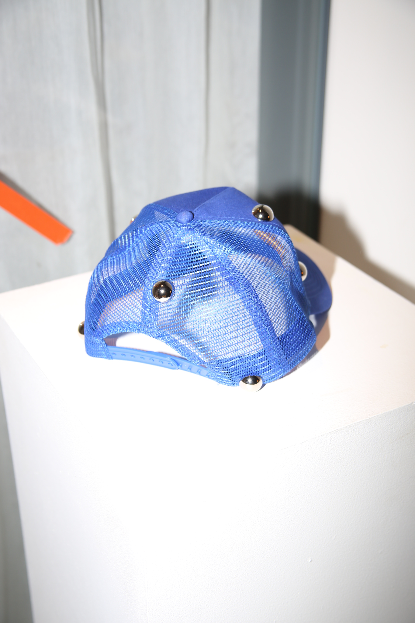 ELLA DOUGLAS / SILVER RIVET TRUCKER HAT IN BLUE