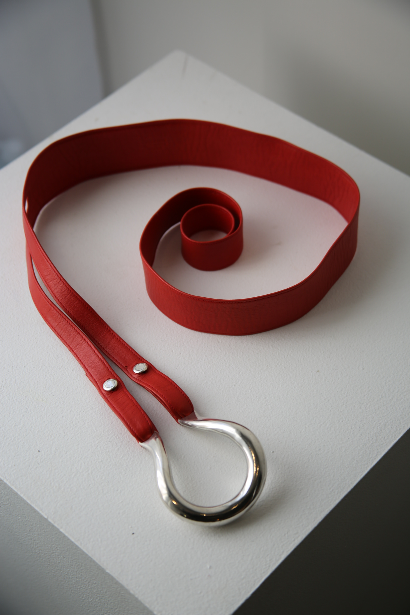 1974- ELSA PERETTI FOR TIFFANY / HORSE SHOE BUCKLE TWIN LEATHER BELT IN RED