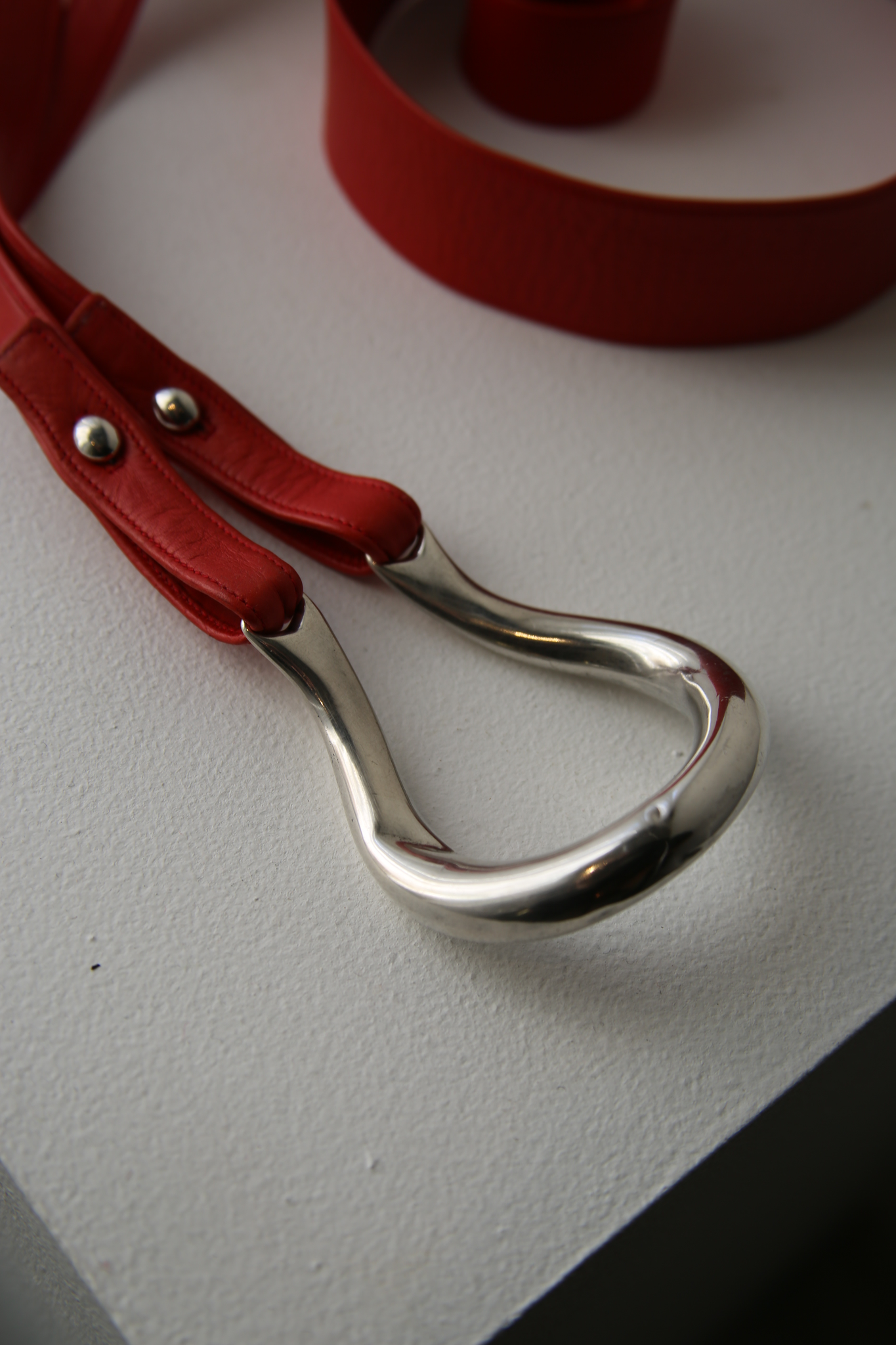 1974- ELSA PERETTI FOR TIFFANY / HORSE SHOE BUCKLE TWIN LEATHER BELT IN RED