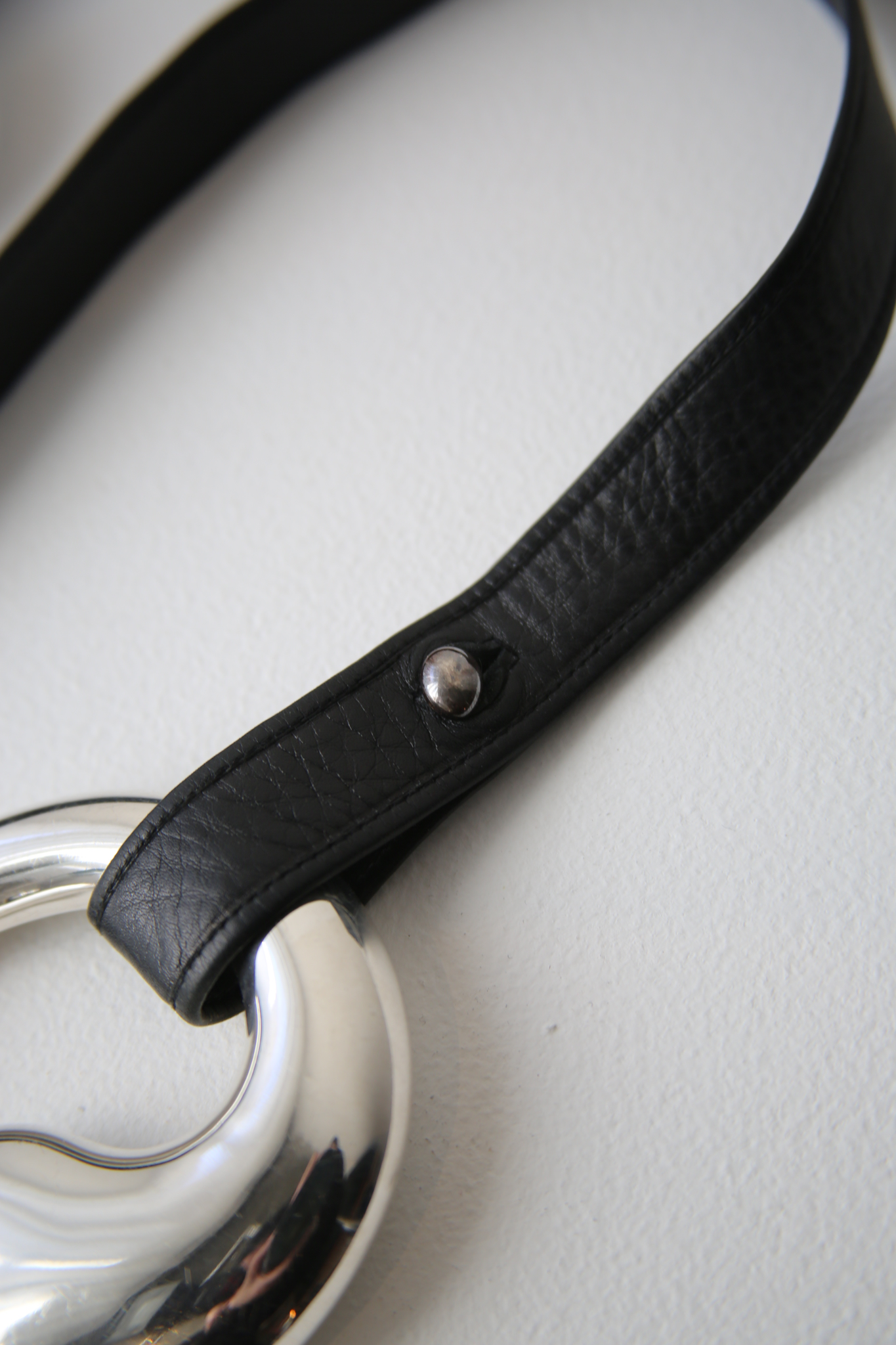 1981 ELSA PERETTI FOR TIFFANY / HUGE ETERNAL CIRCLE BUCKLE LEATHER BELT