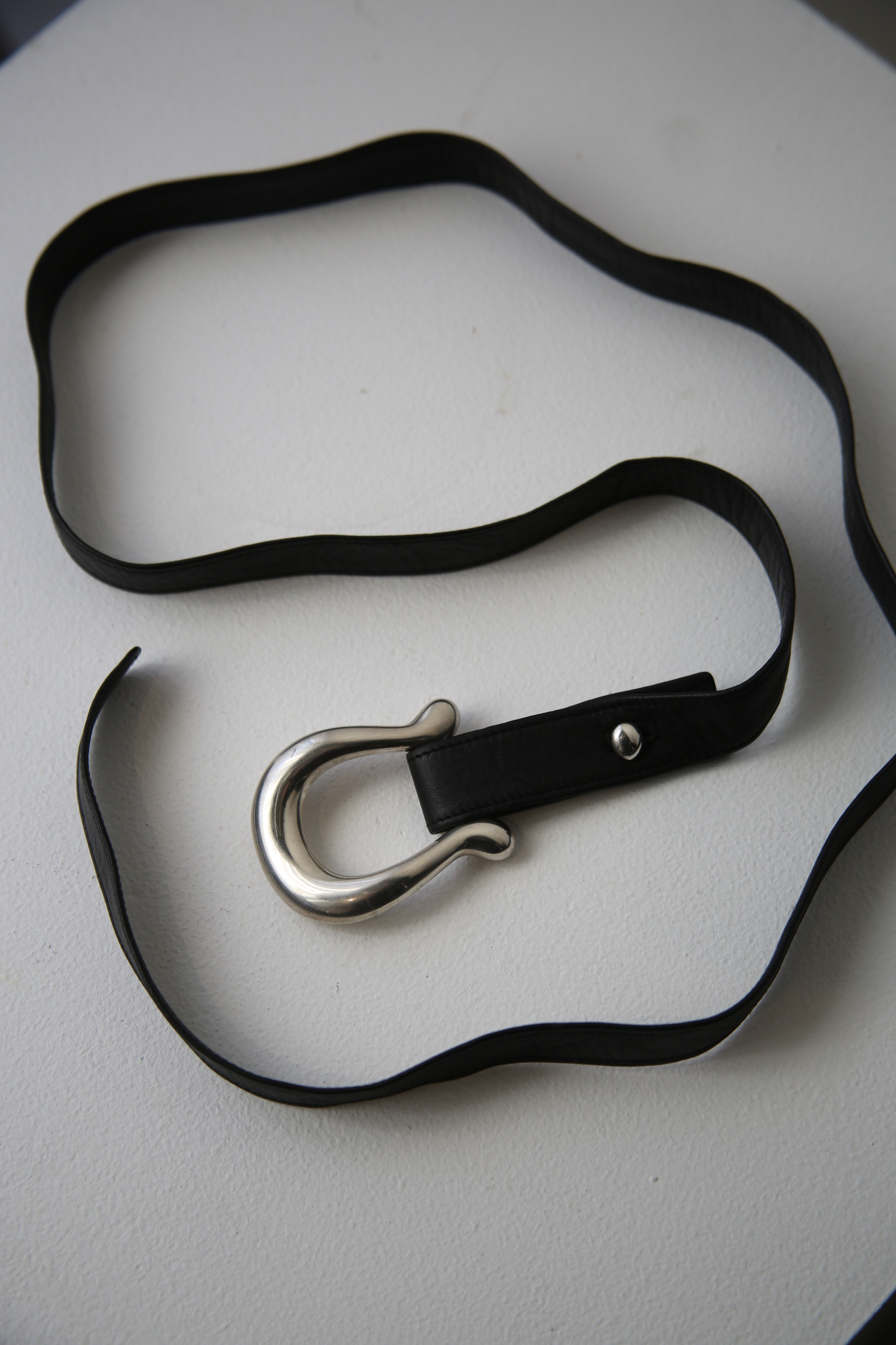 1976 ELSA PERETTI FOR TIFFANY / HORSE BIT BUCKLE LEATHER BELT IN BLACK