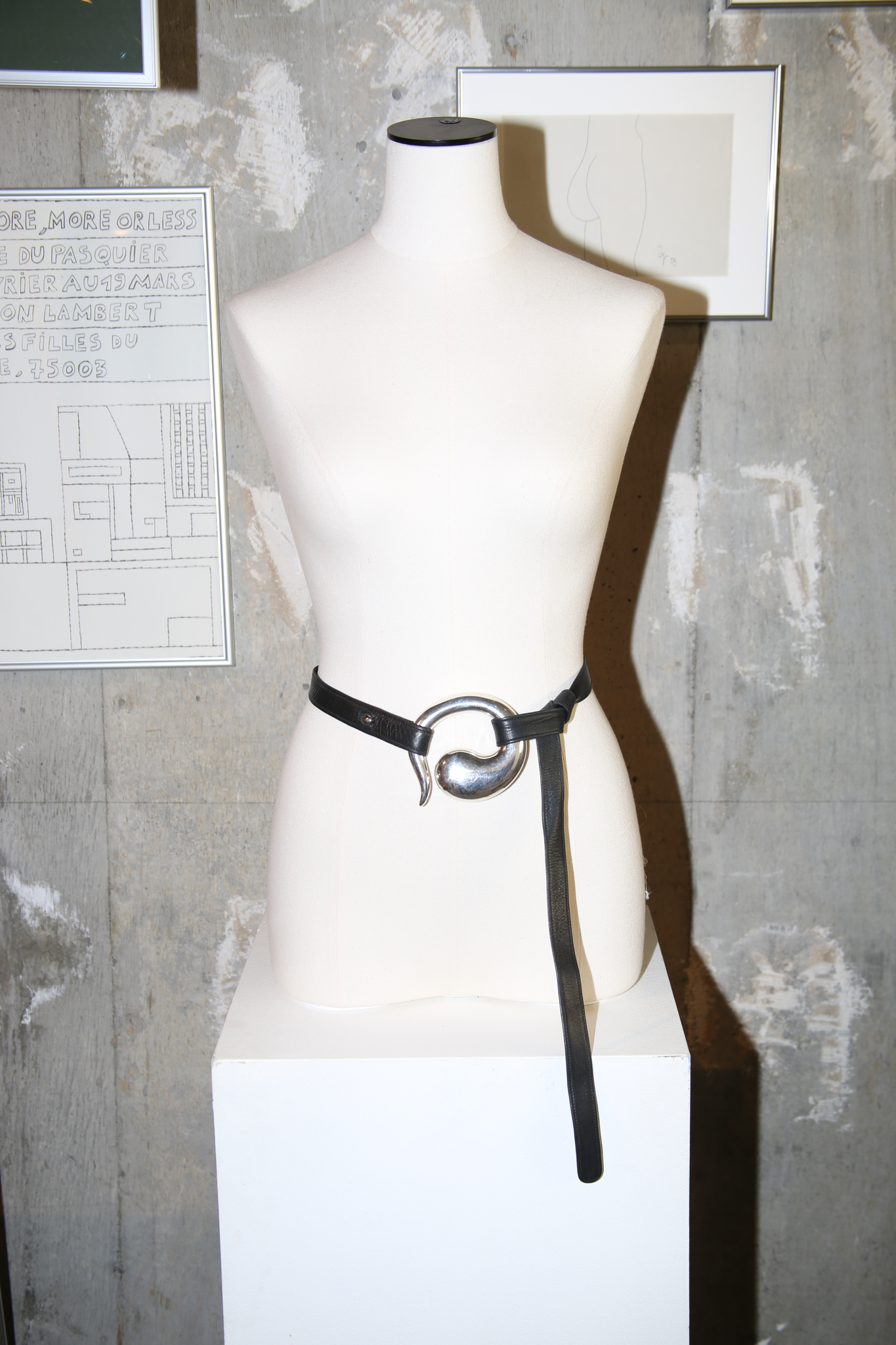 1981 ELSA PERETTI FOR TIFFANY / HUGE ETERNAL CIRCLE BUCKLE LEATHER BELT