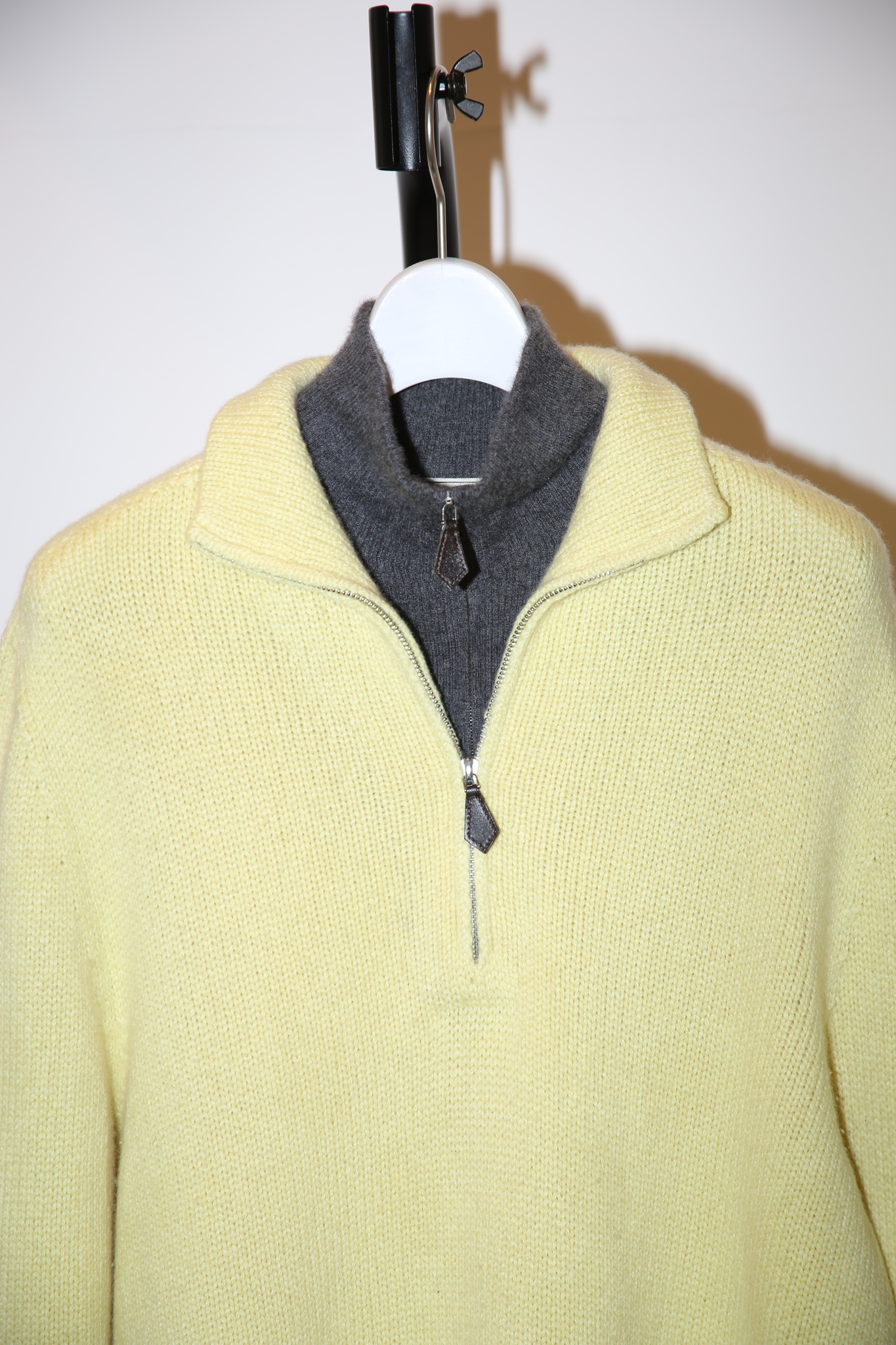 2000 HEMRES / TWO-LAYER DESIGNED CASHMERE KNIT SWEATER IN LEMON YELLOW