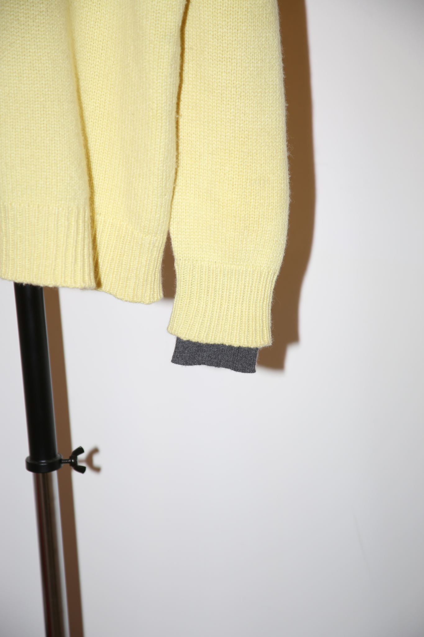 2000 HEMRES / TWO-LAYER DESIGNED CASHMERE KNIT SWEATER IN LEMON YELLOW