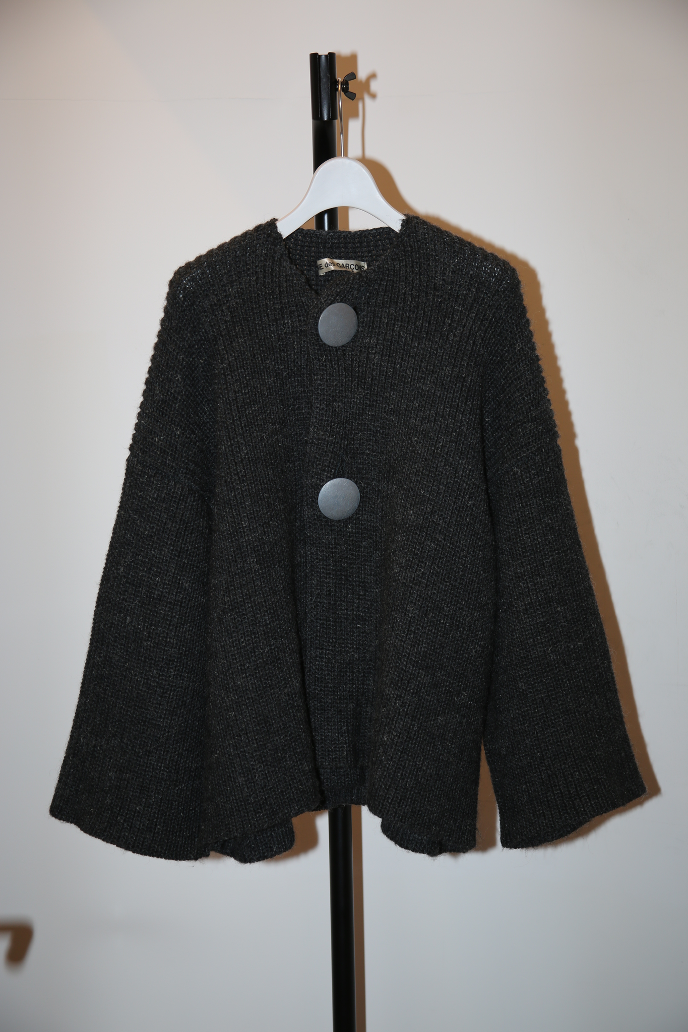 1980 COMME DES GARCONS / LOW GAUGE WOOL KNIT CARDIGAN WITH METAL BUTTON