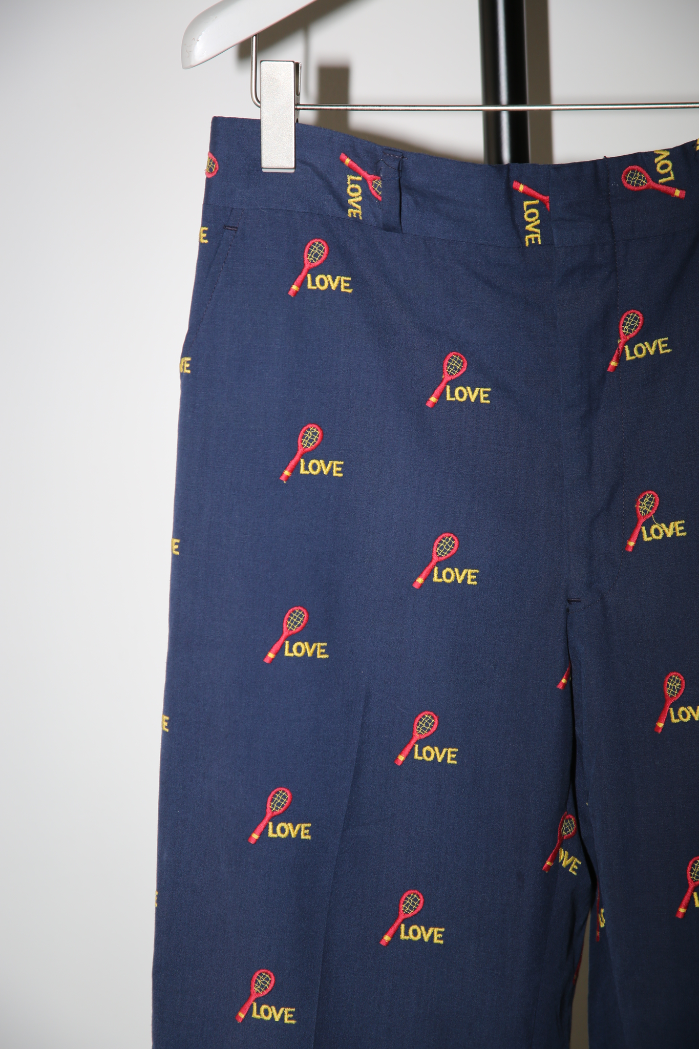 1970 VINTAGE / TENNIS EMBROIDERY CHINO TROUSER IN NAVY