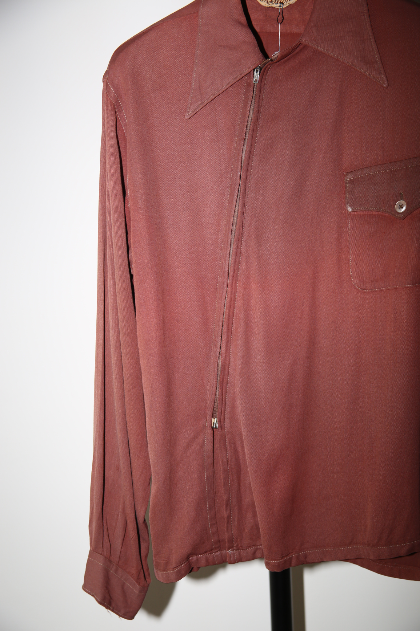 1940 VINTAGE / RAYON GABADINE SHIRT WITH BIAS ZIPPER