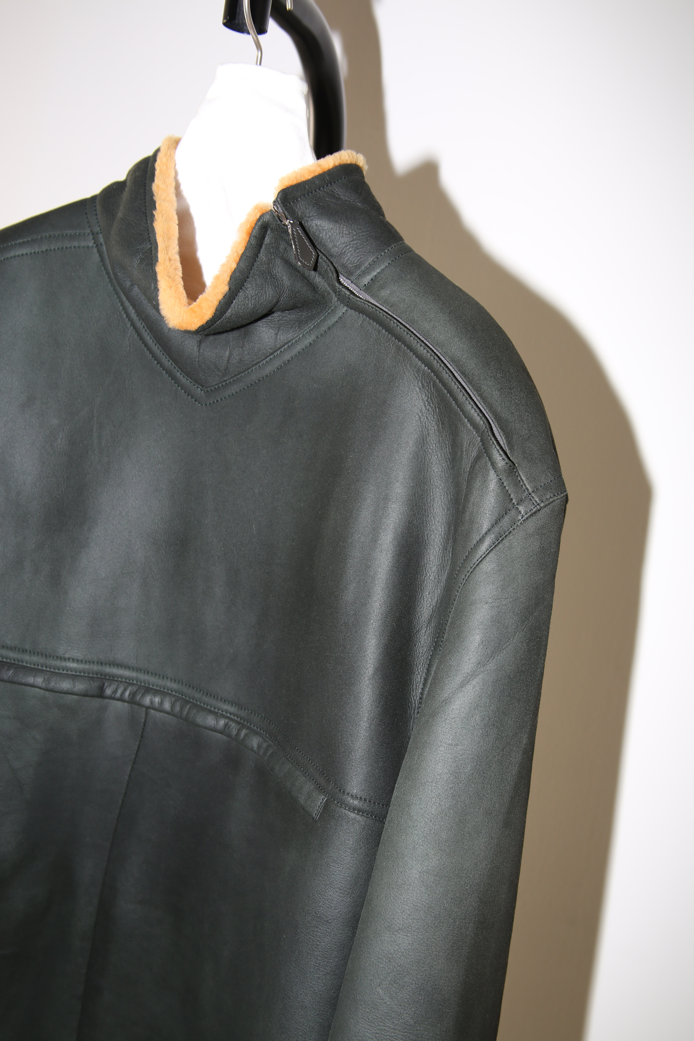 2000 HERMES / MOUTON LEATHER PULLOVER JACKET IN DARK GREEN