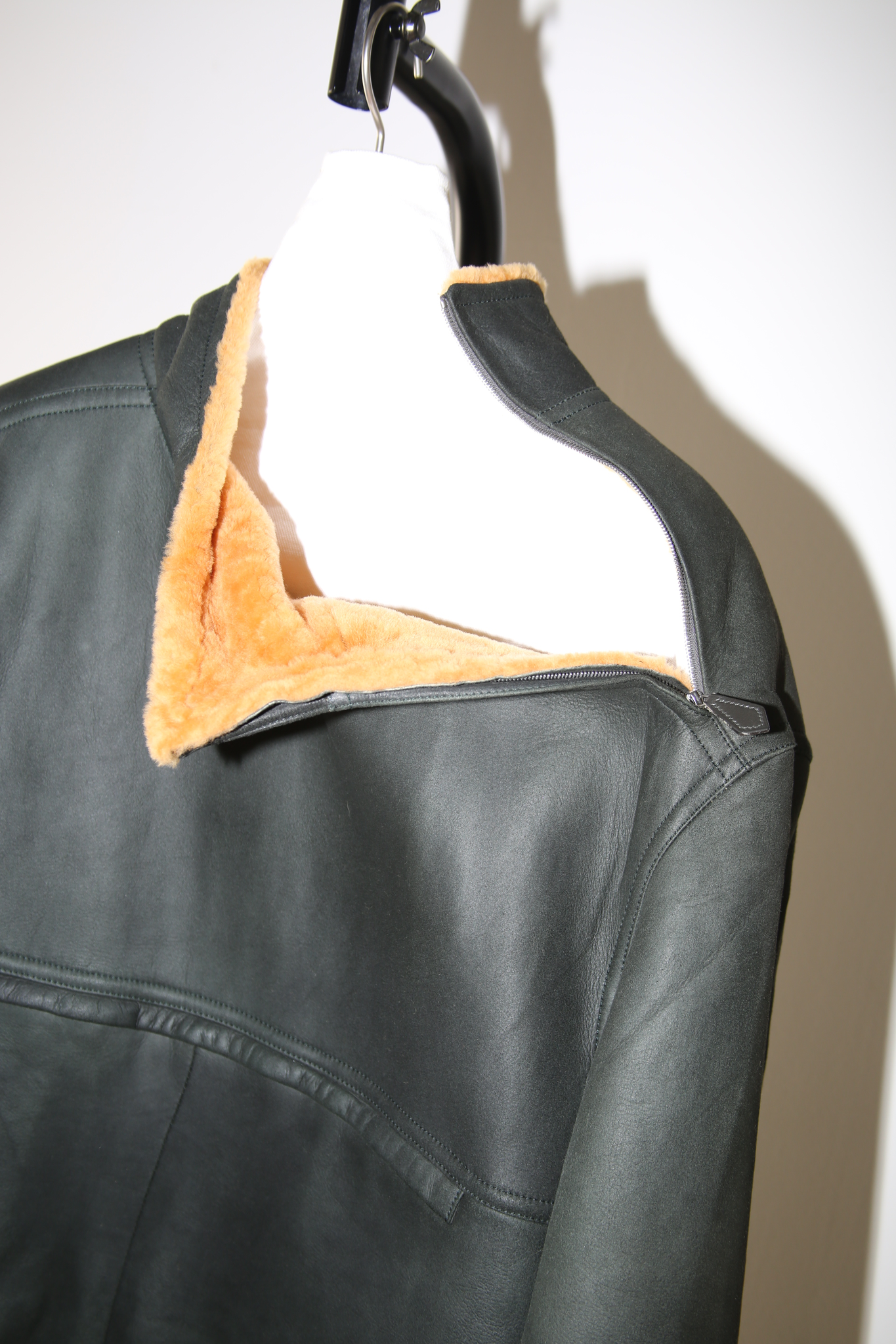 2000 HERMES / MOUTON LEATHER PULLOVER JACKET IN DARK GREEN