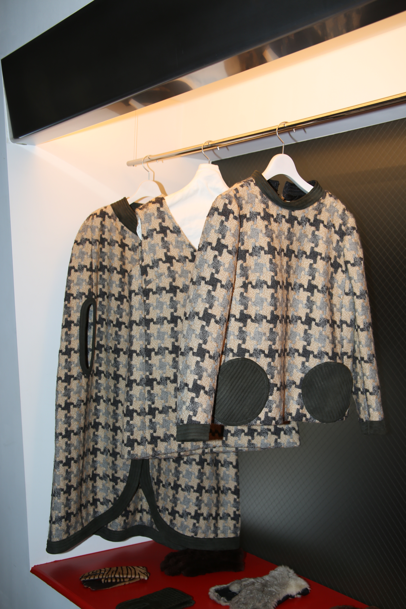 1960 VINTAGE / CHUNKY TWEED WITH LEATHER : CAPE + MINI DRESS + PULLOVER SHIRT SET