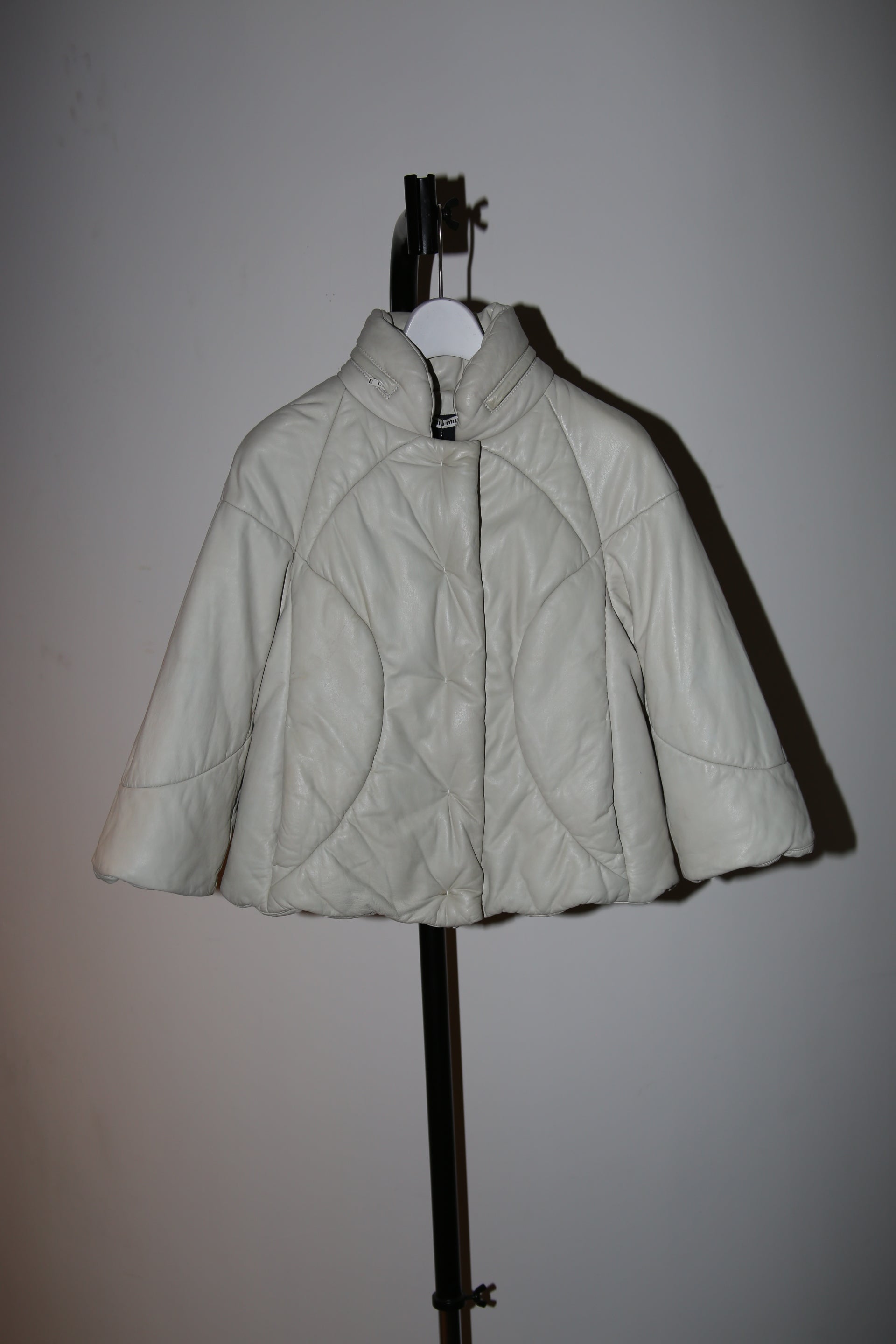 2004 MIU MIU / QUARTER SLEEVE LEATHER PADDED JACKET IN WHITE