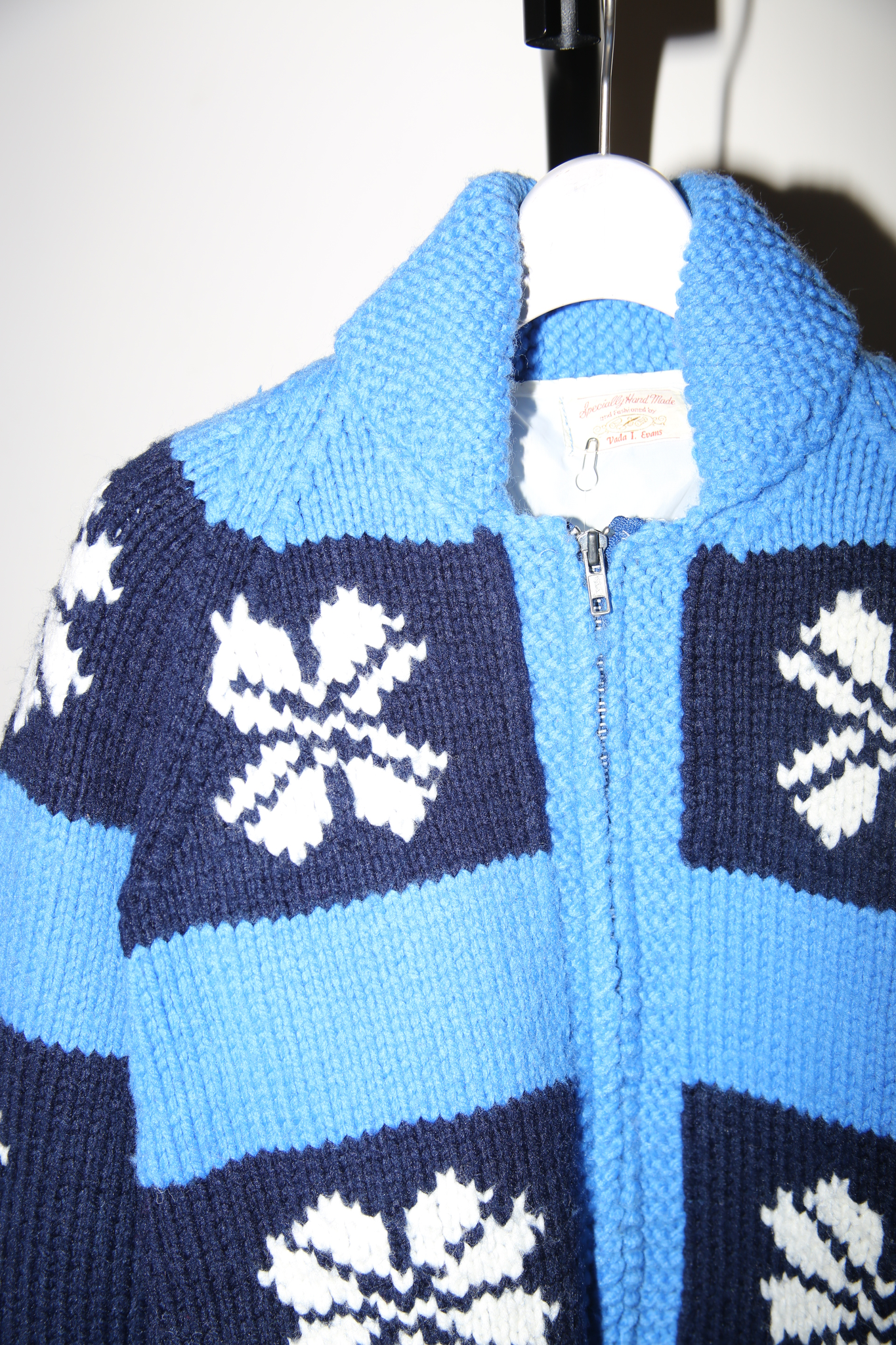 1970 VINTAGE / COMPACT FIT COWICHAN SWEATER IN BLUE