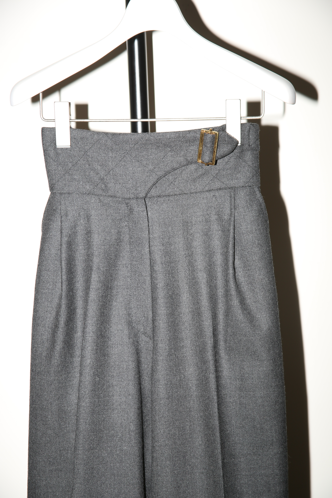1990 CHANEL / HIGH-WAIST BELTED WOOL BAGGY TROUSER IN GREY