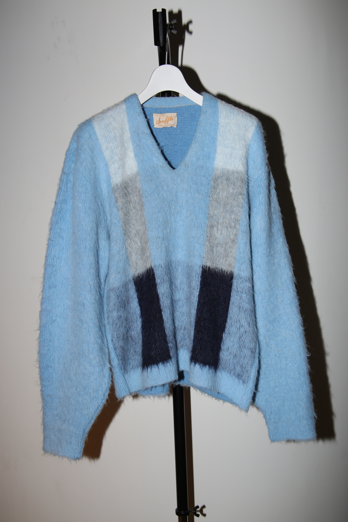 1960 VINTAGE / V-NECK MOHAIR KNIT SWEATER IN ICE BLUE