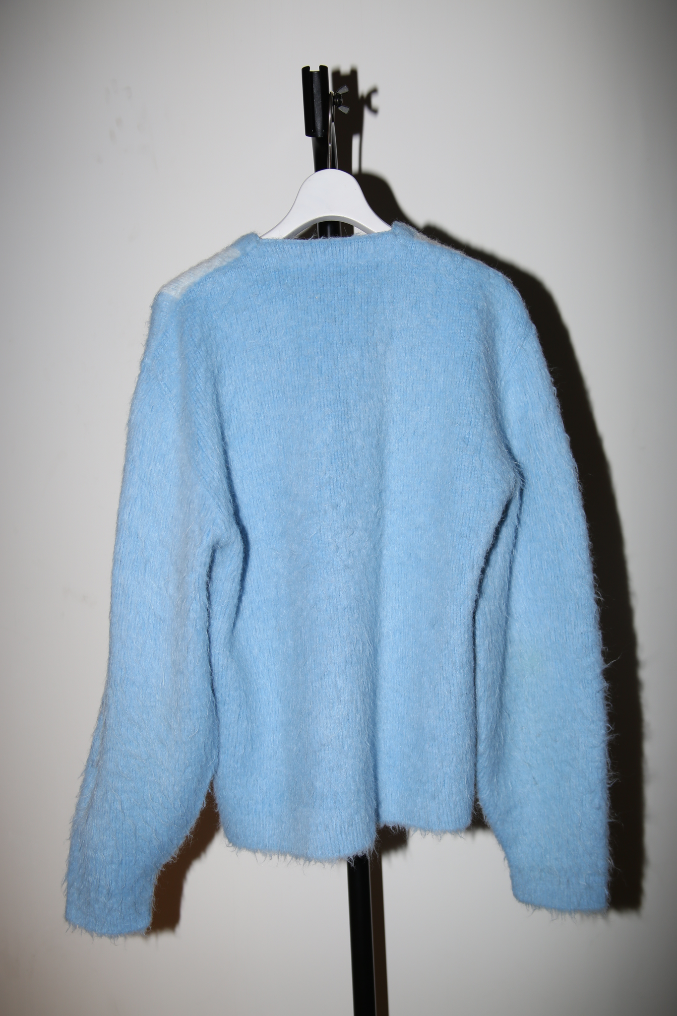 1960 VINTAGE / V-NECK MOHAIR KNIT SWEATER IN ICE BLUE