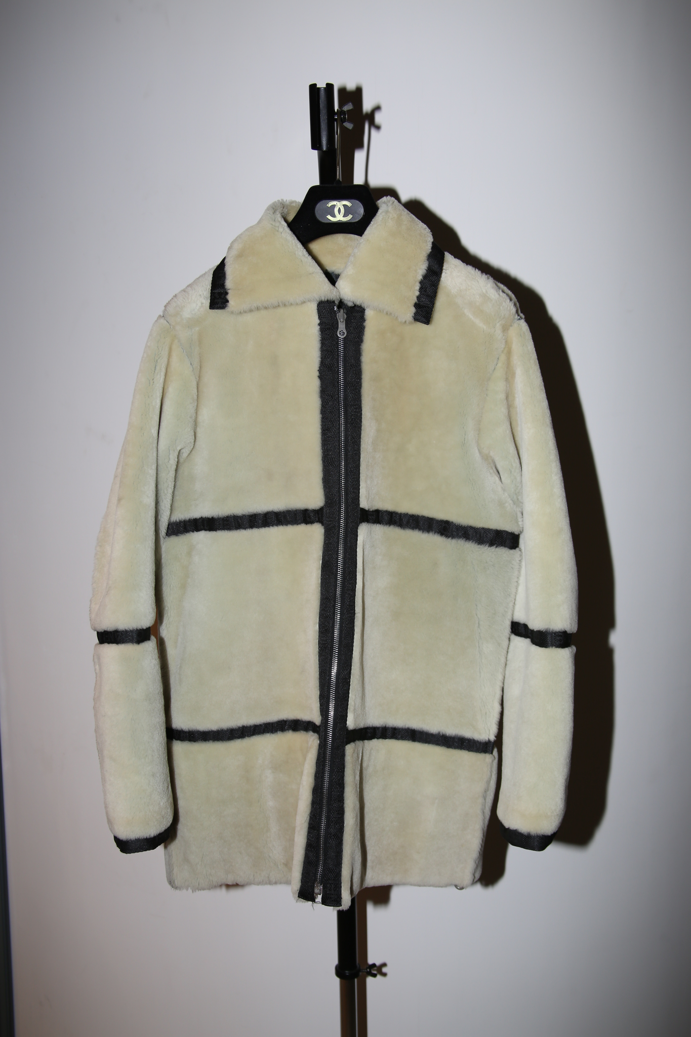 2002 CHANEL / REVERSIBLE SHEEP SKIN SHIRRING JACKET IN BLACK AND WHITE