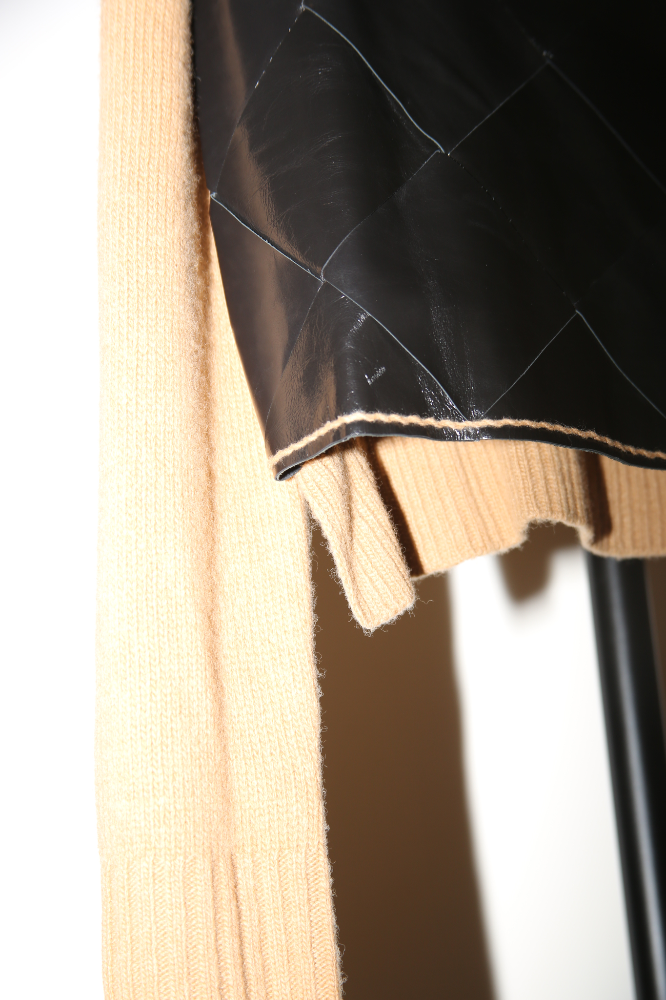 2019 BOTTEGA VENETA / LEATHER INTRECCIATO WOOL SWEATER IN CAMEL