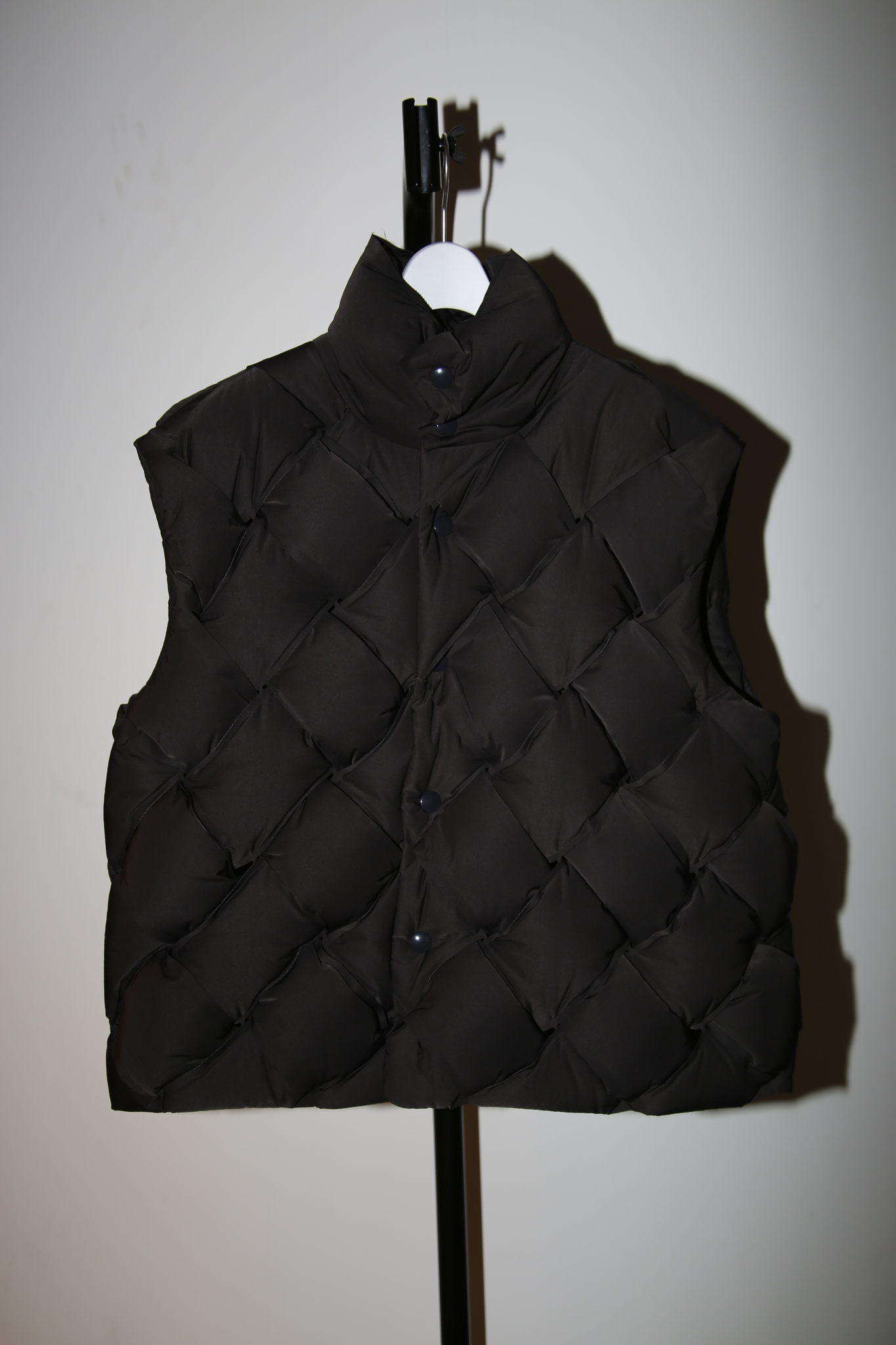2021 BOTTEGA VENETA / INTRECCIATO DOWN VEST IN BLACK