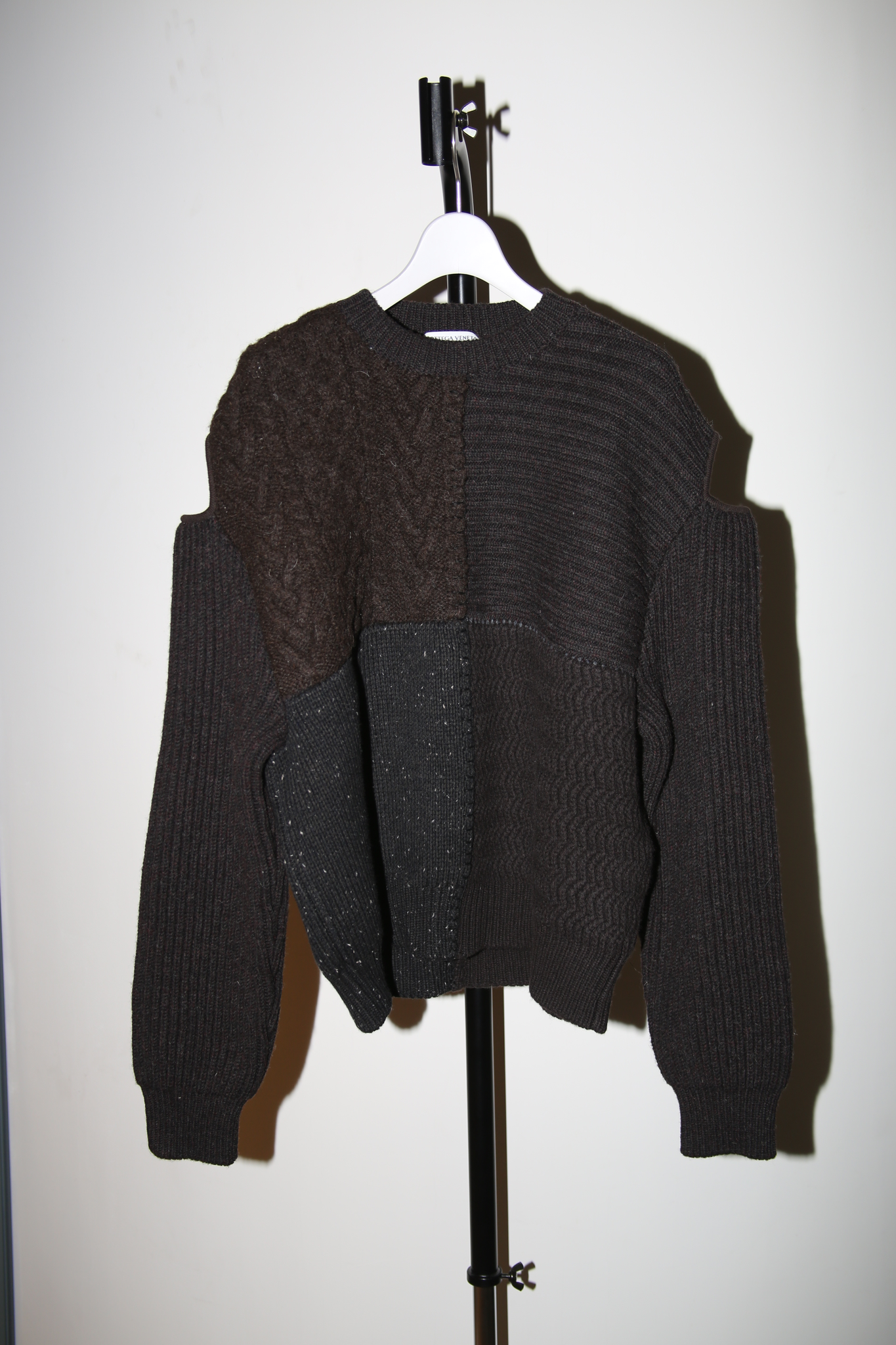 BOTTEGA VENETA / PATCHWORK ARAN RIB SWEATER WITH OPEN SHOULDER