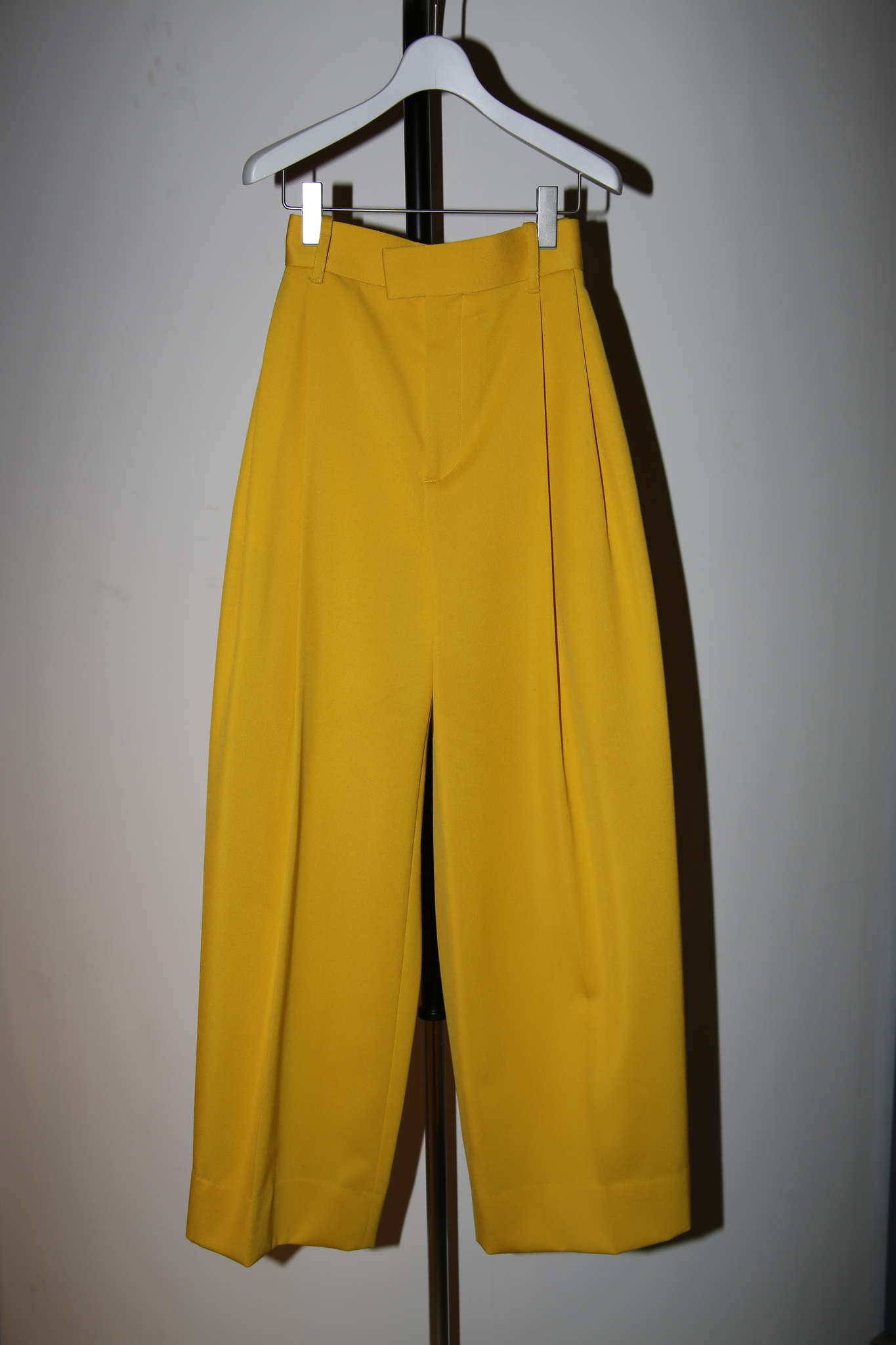 2021 BOTTEGA VENETA / DEEP PLEATED WIDE LEG TROUSER IN YELLOW