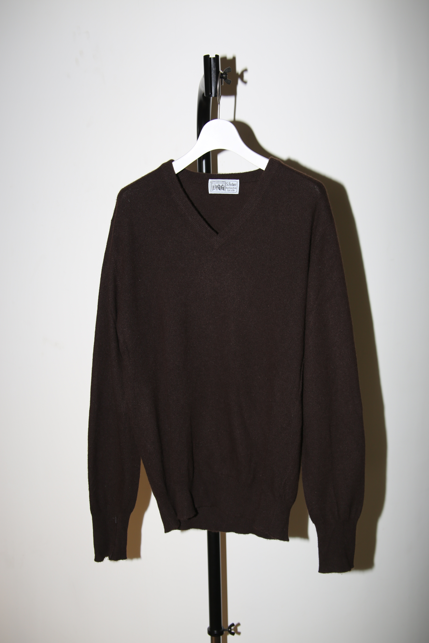 1970 S.FISHER / CASHMERE V-NECK SWEATER IN CHOCOLATE