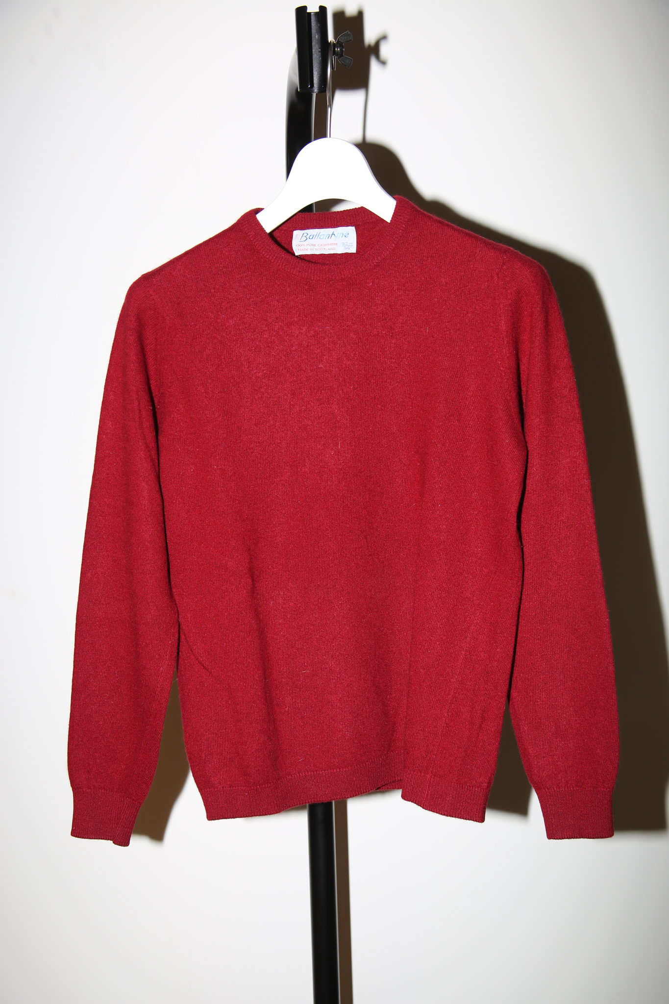 1980 BALLANTYNE / CASHEMRE CREW NECK SWEATER IN BURGUNDY