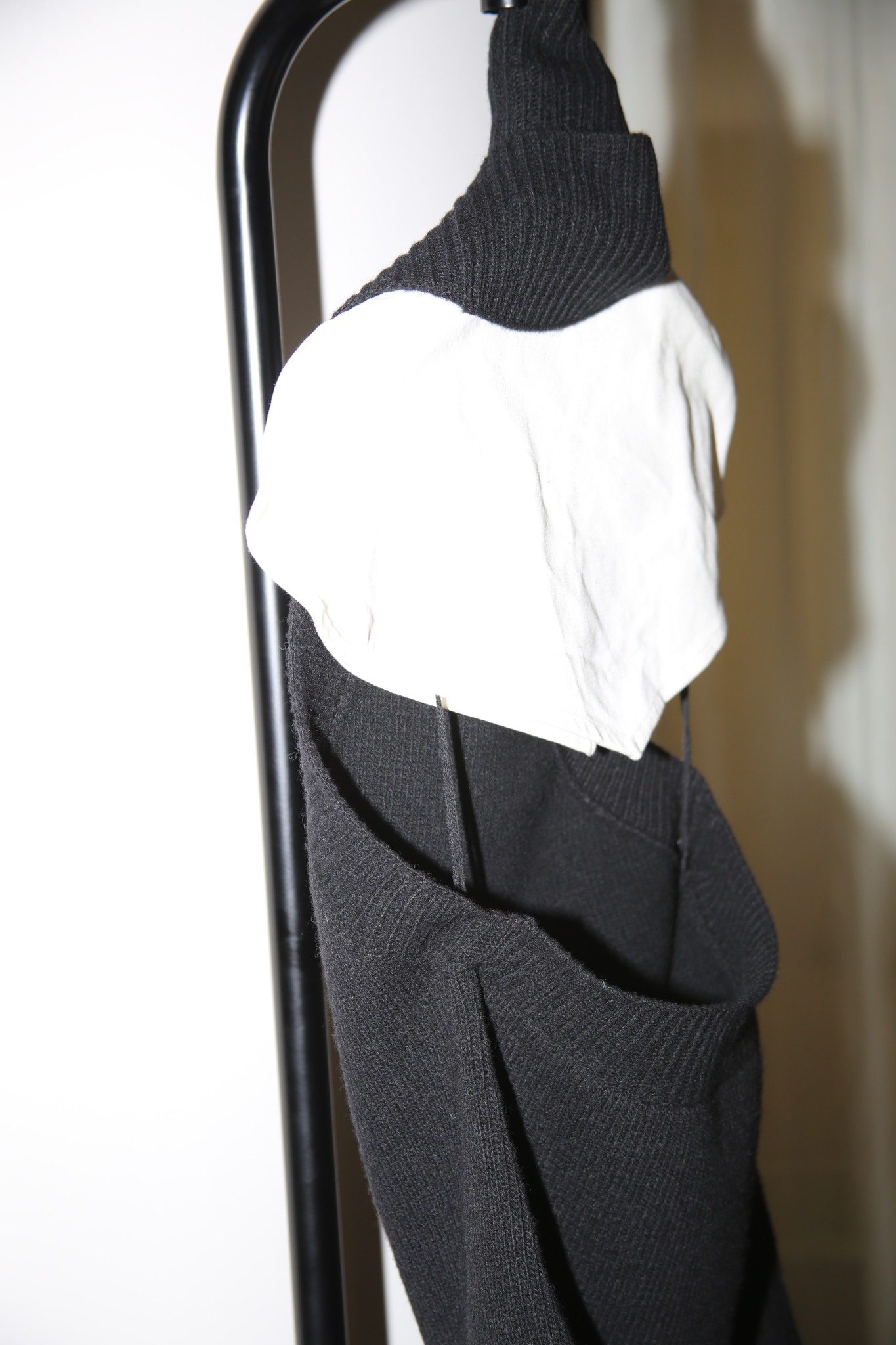 2021 BOTTEGA VENETA / ONE SHOULDER WOOL KNIT HOLTER VEST WITH FRINGE