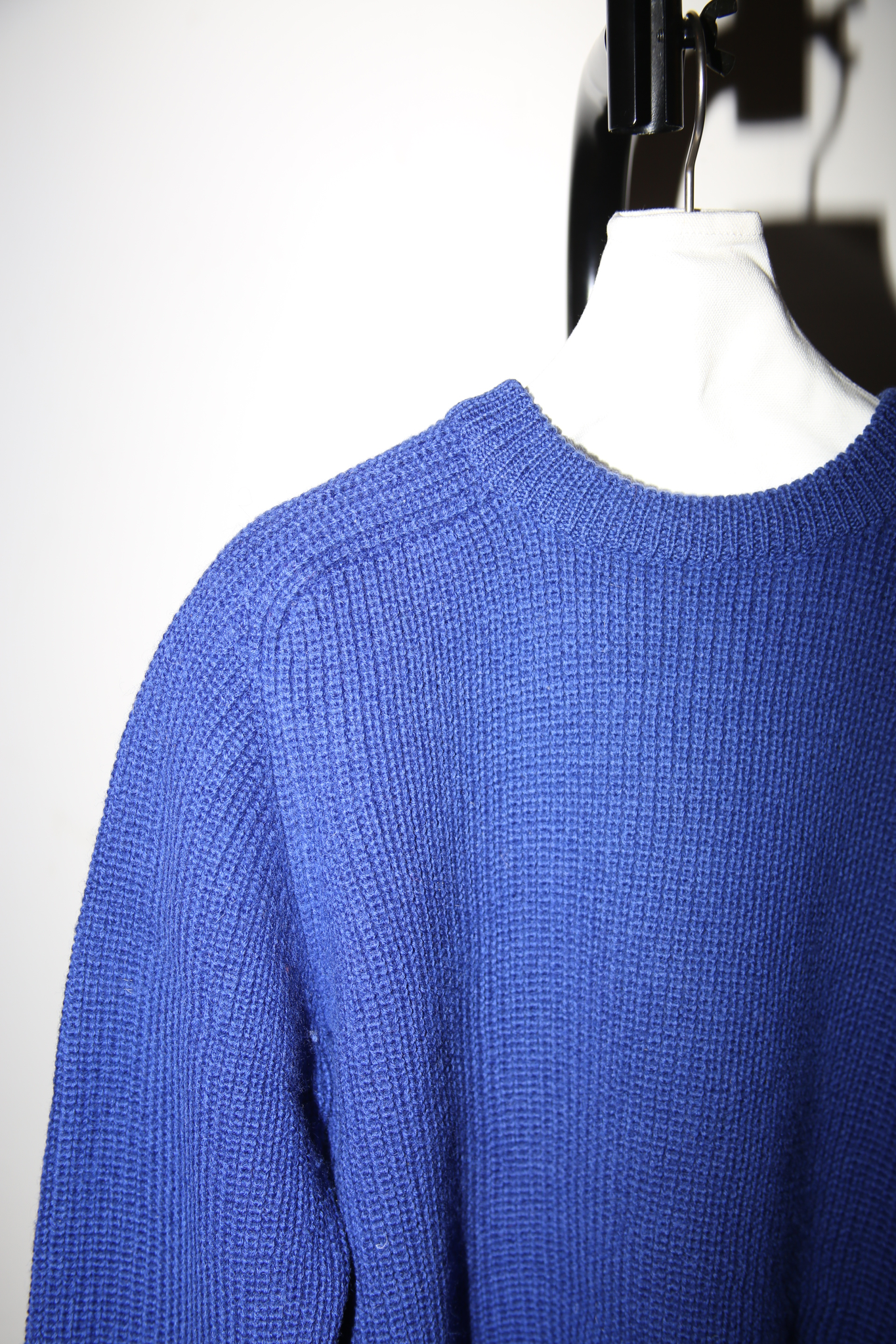1980 VINTAGE / WOOL CHUNKY SWEATER IN ROYAL BLUE