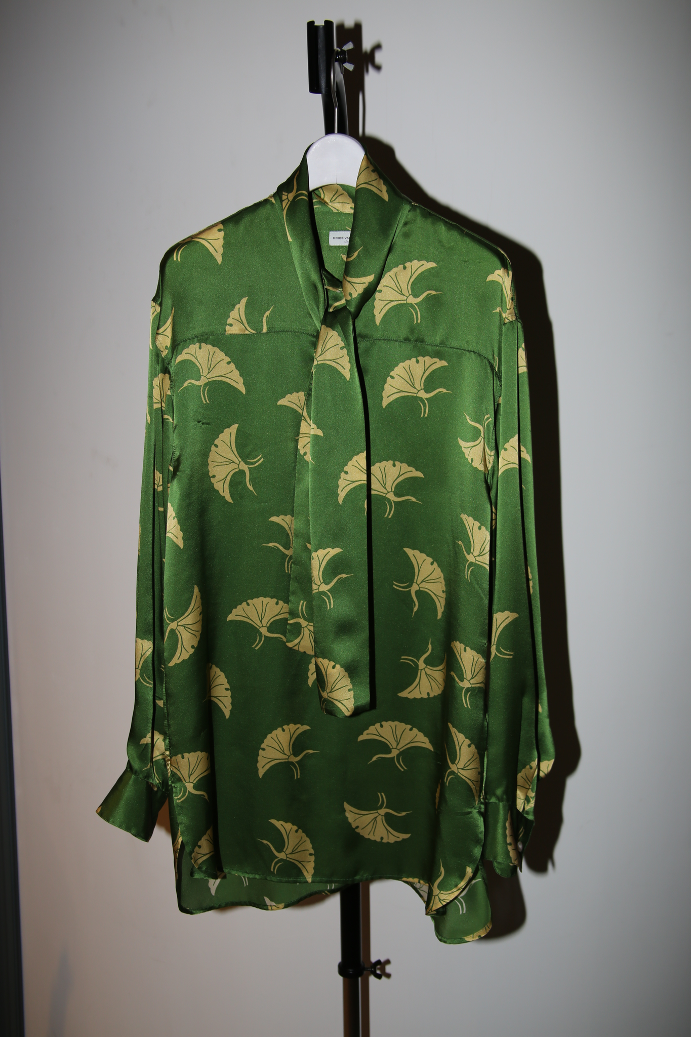 2000 DRIES VAN NOTEN / ORIENTAL SILK BOW TIE PULLOVER BLOUSE