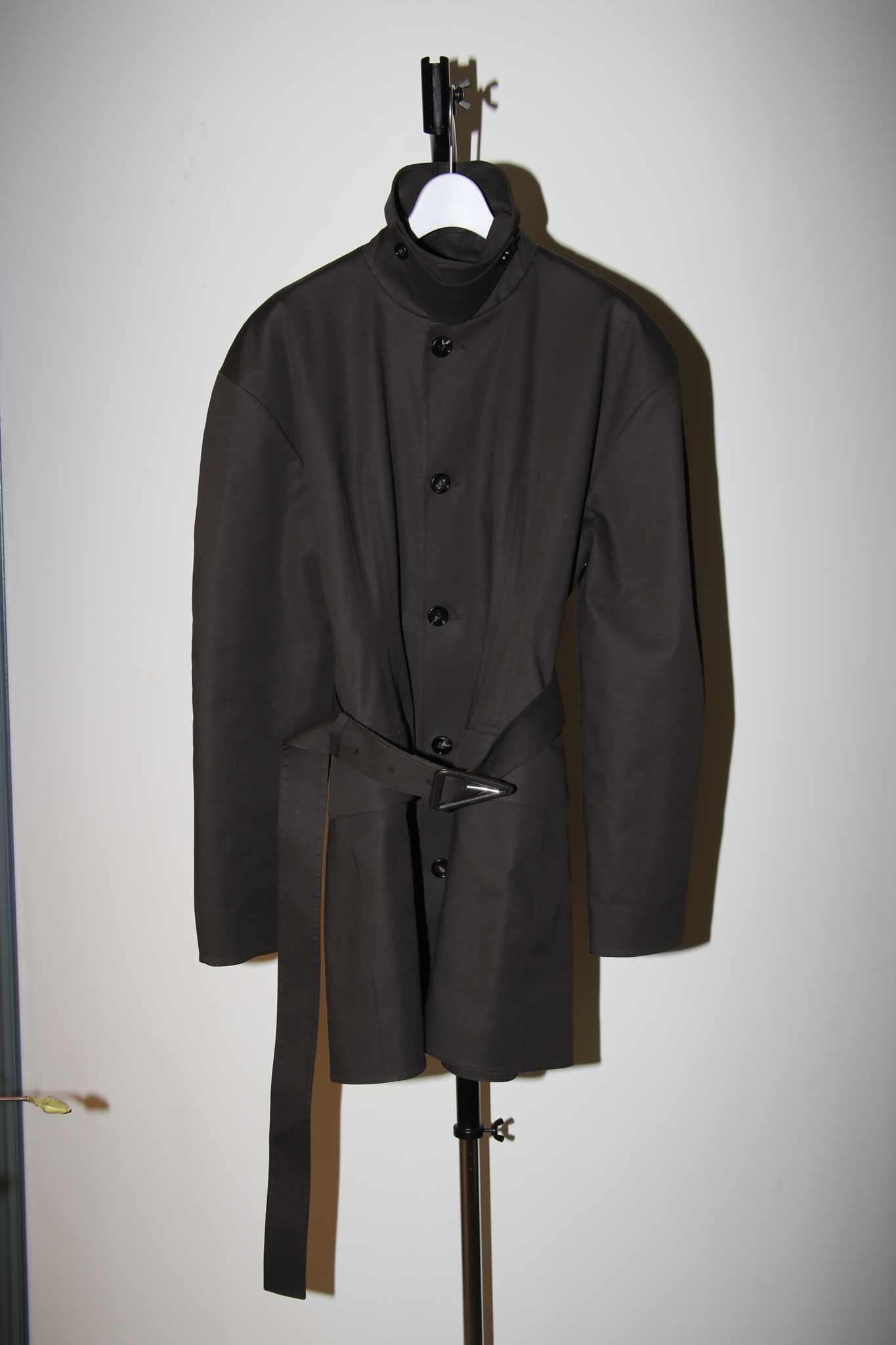 2021 BOTTEGA VENETA / RUBBERLIZED RAIN COAT IN DARK BROWN